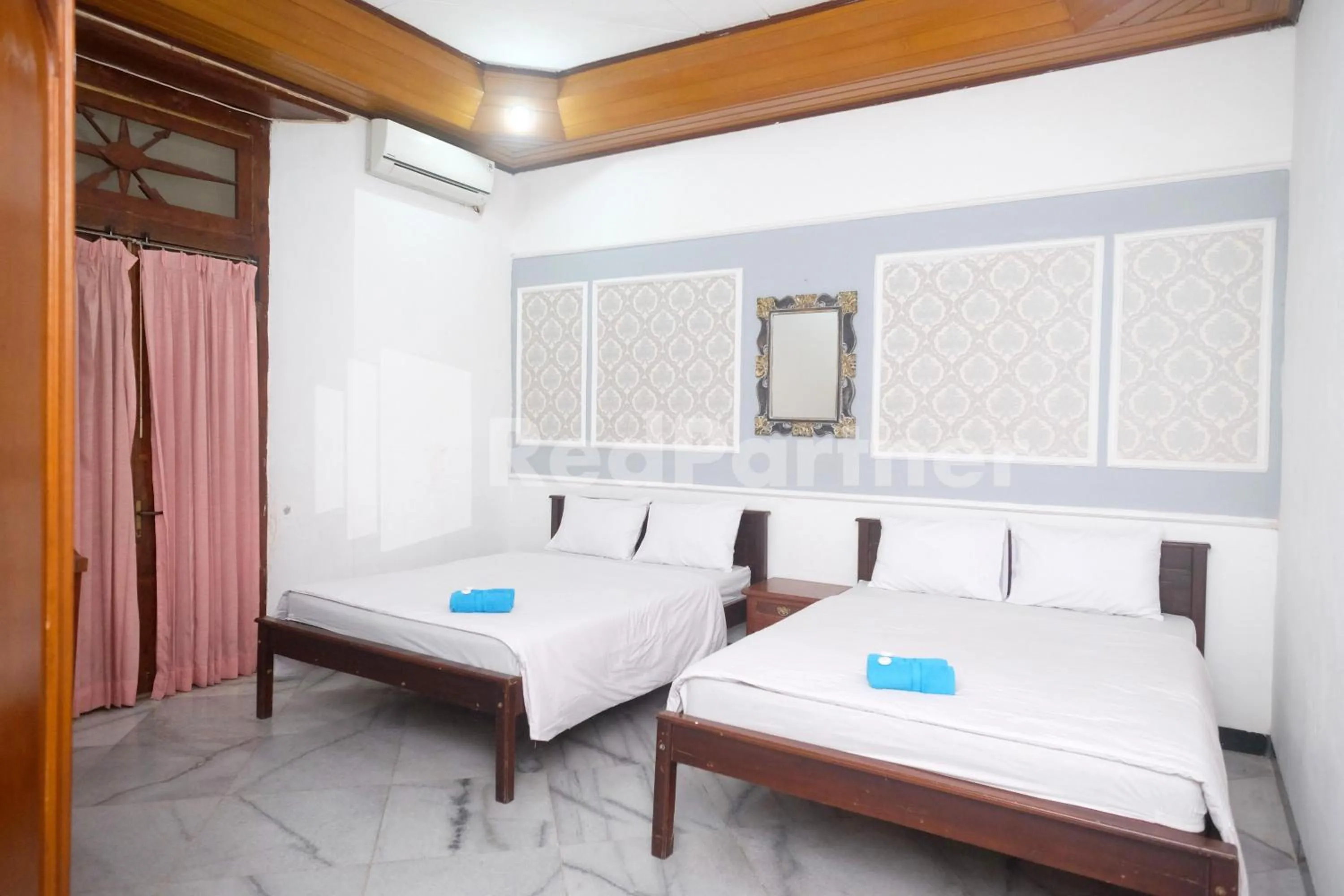 Bed in Hotel Limaran 1 Syariah Malioboro Mitra RedDoorz