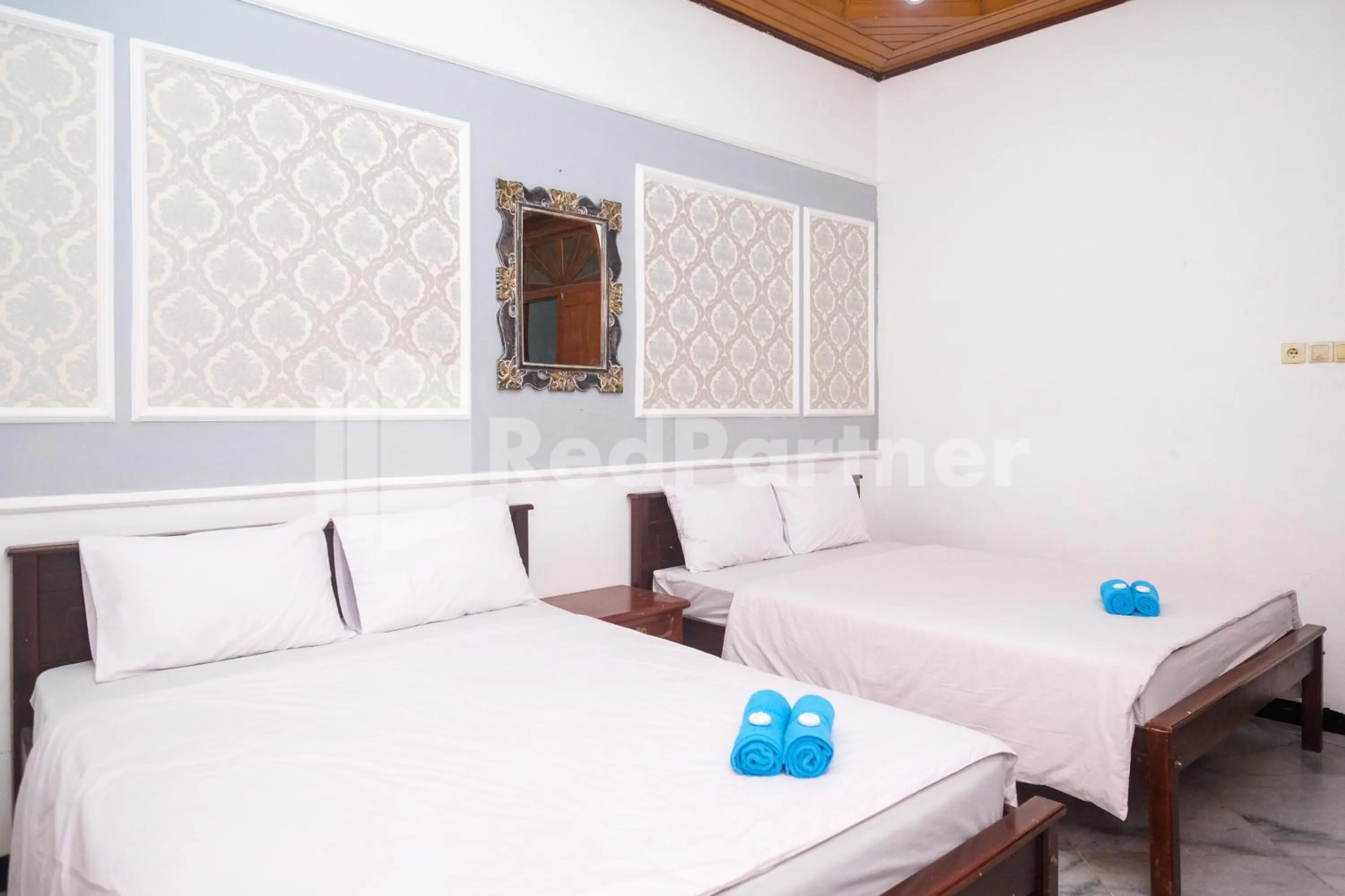 Bed in Hotel Limaran 1 Syariah Malioboro Mitra RedDoorz