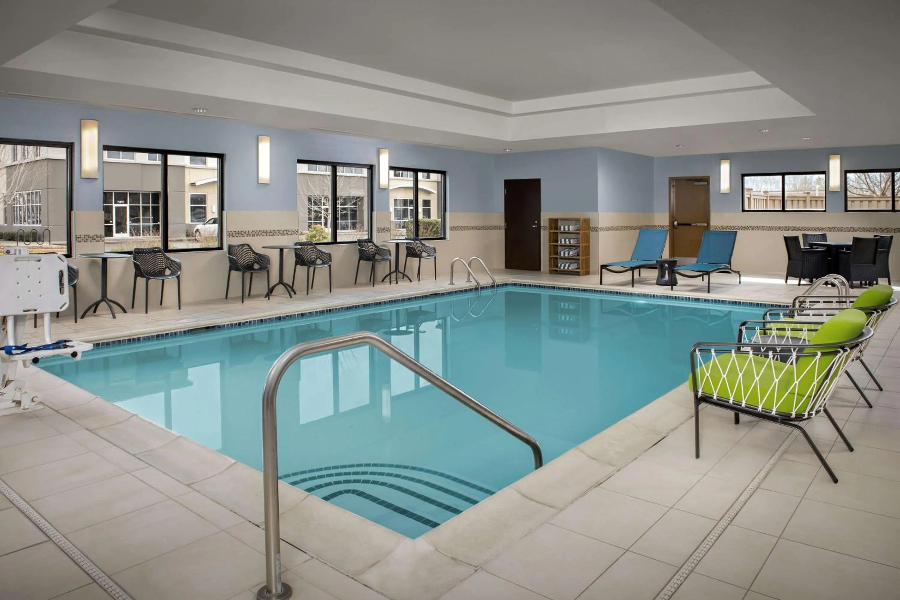 Pool view in Hampton Inn & Suites Portland/Hillsboro-Evergreen Park