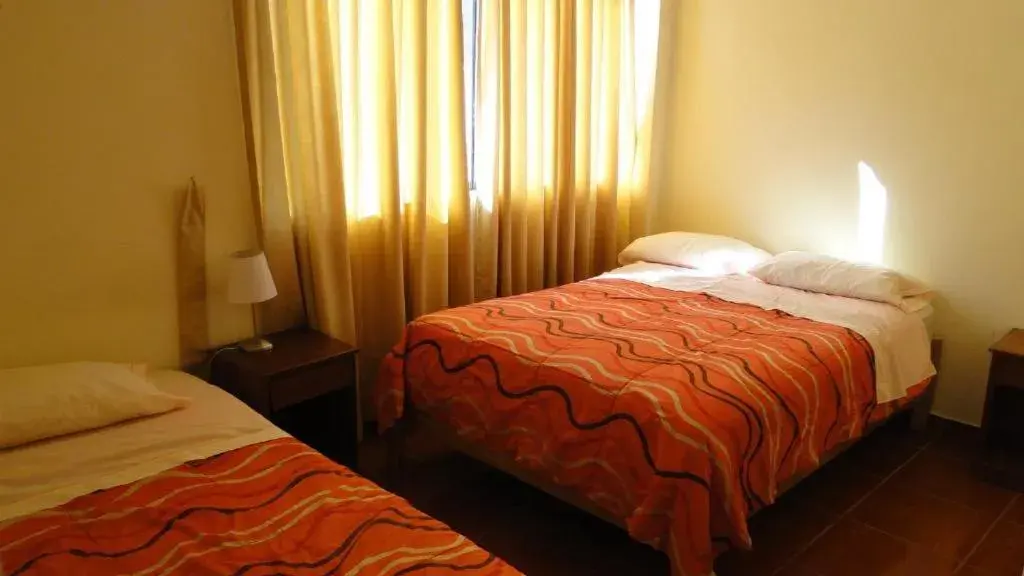 Twin Room - single occupancy in Hostal Huacachina Sunset Twin Room - single occupancy in Hostal Huacachina Sunset