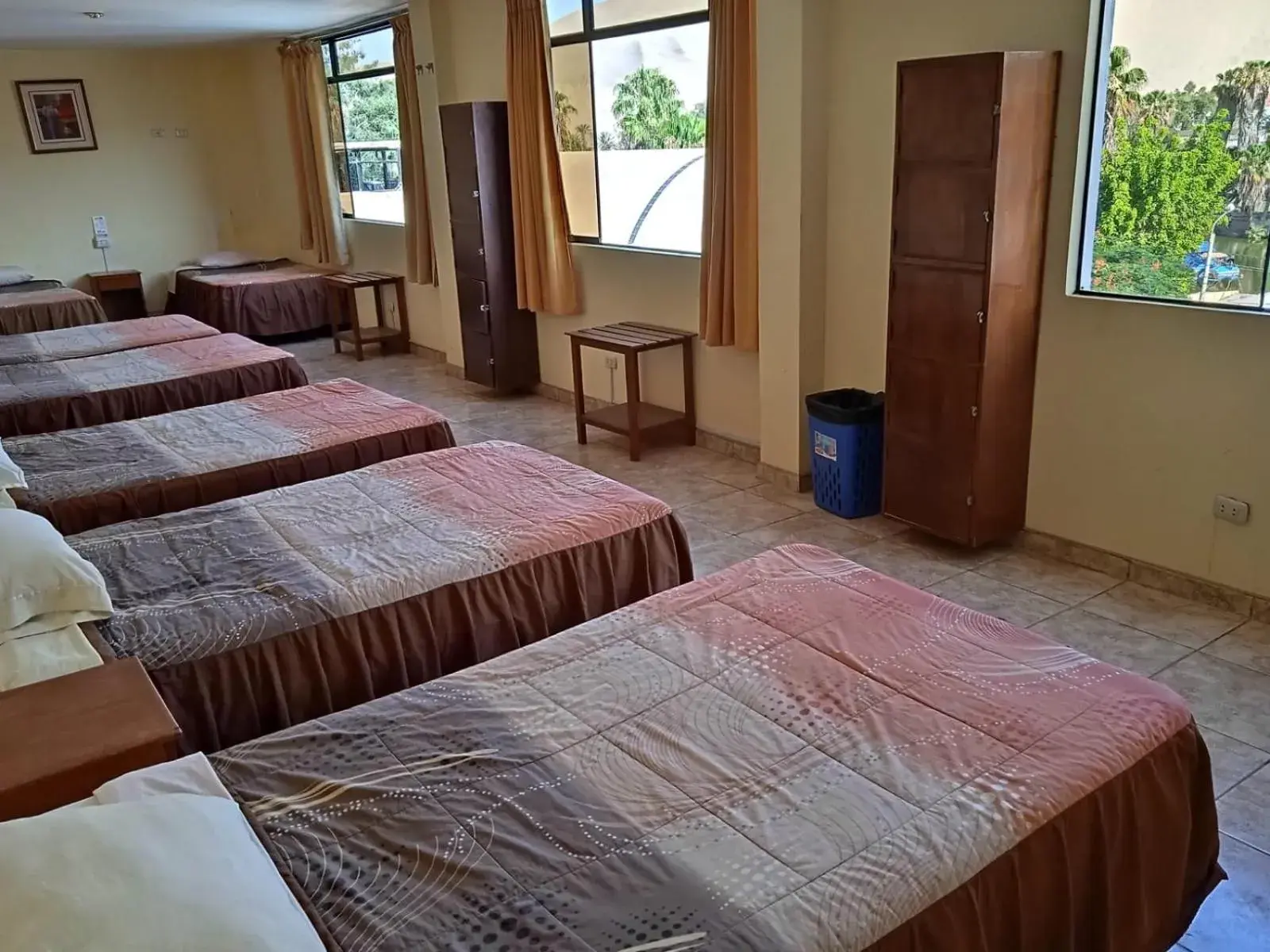 Family Room with Private External Bathroom - single occupancy in Hostal Huacachina Sunset Family Room with Private External Bathroom - single occupancy in Hostal Huacachina Sunset