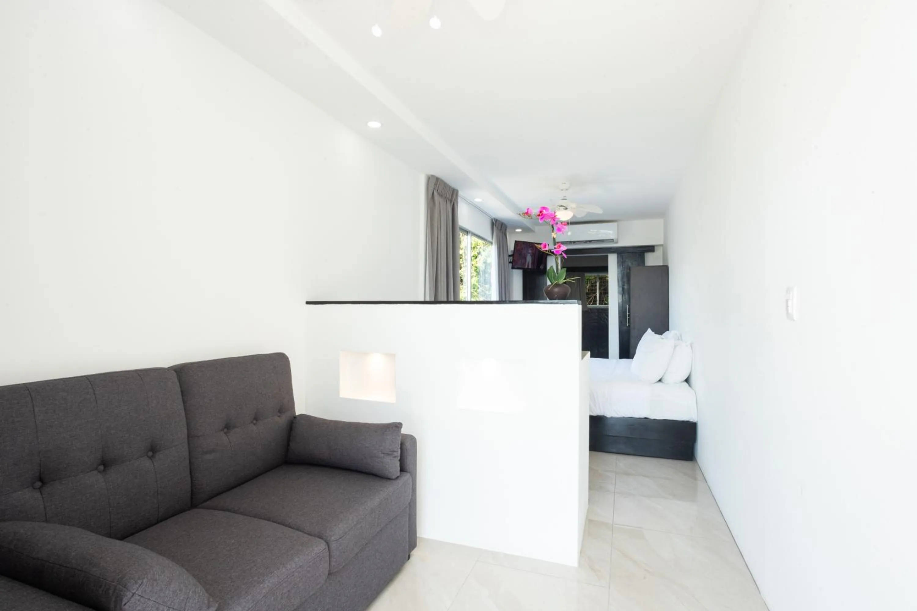 Photo of the whole room, Bed in El Faro Containers Beach Hotel