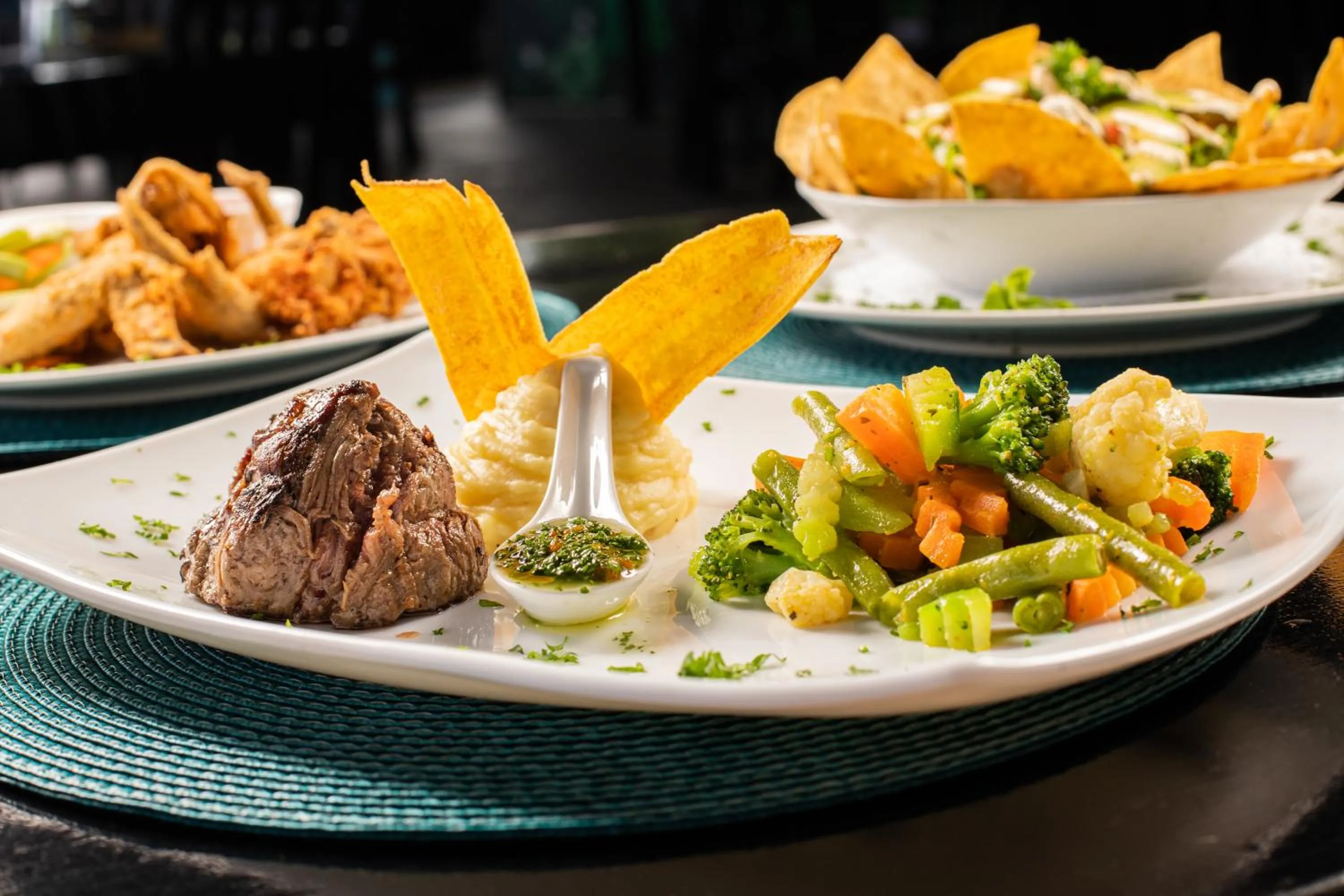 Restaurant/places to eat in El Faro Containers Beach Hotel