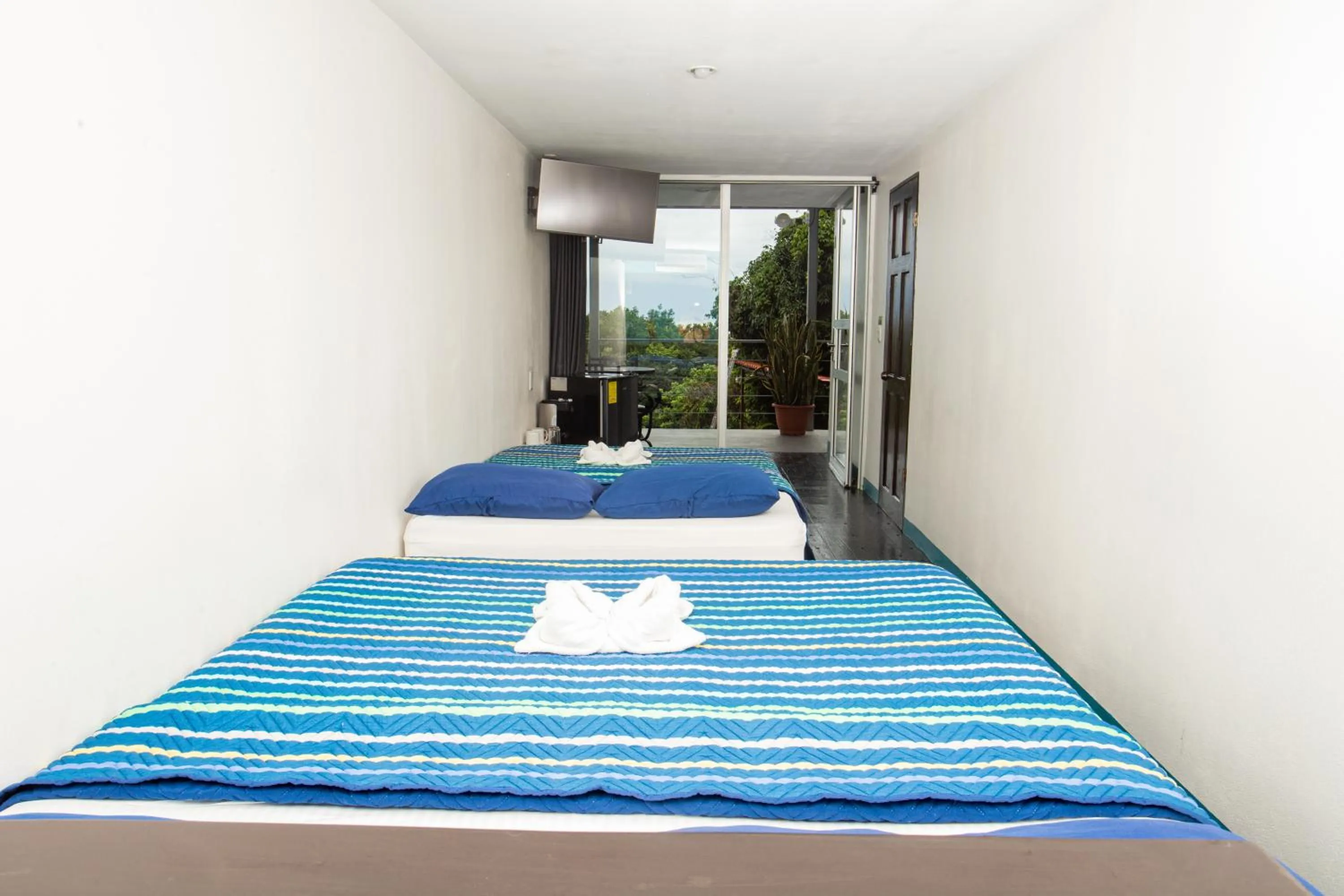 Photo of the whole room, Bed in El Faro Containers Beach Hotel