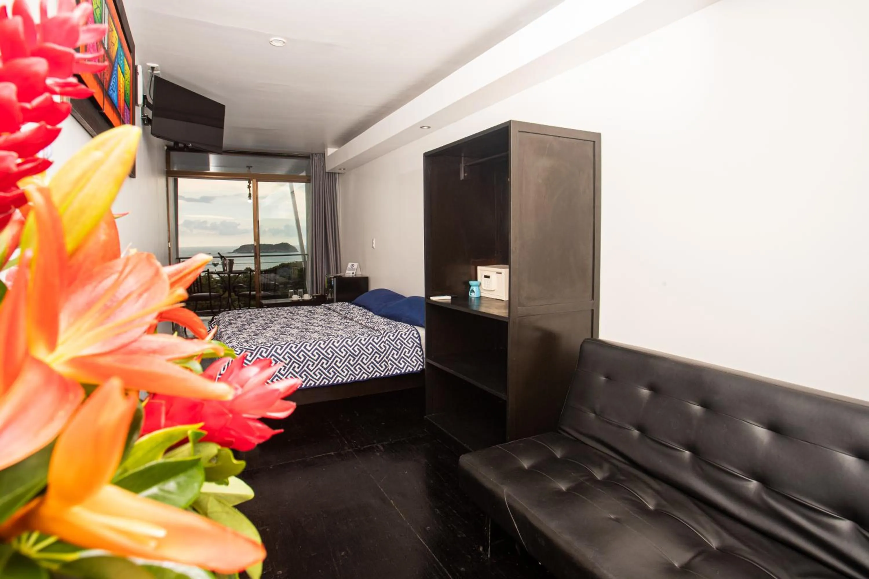 Photo of the whole room, Bed in El Faro Containers Beach Hotel