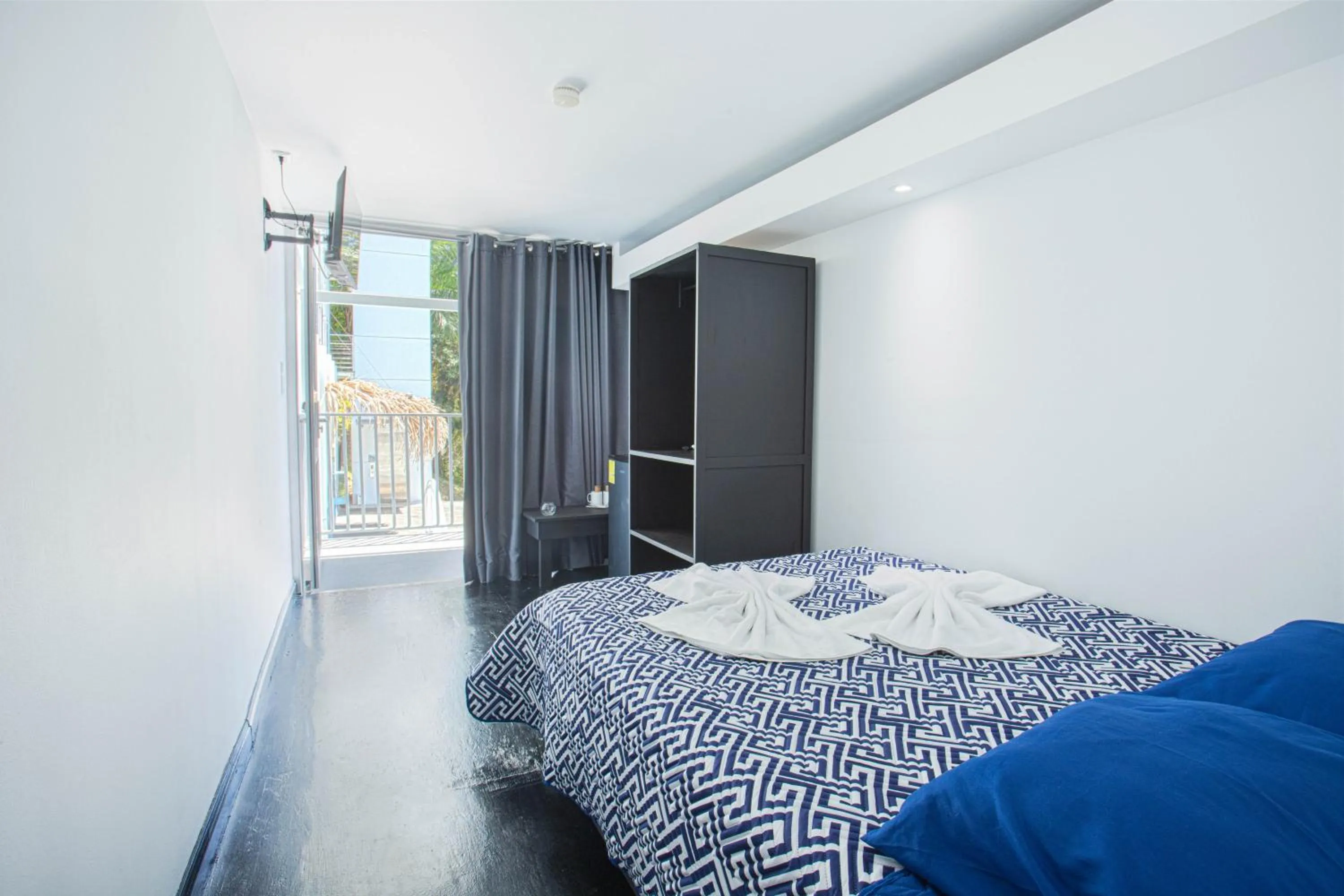 Photo of the whole room, Bed in El Faro Containers Beach Hotel