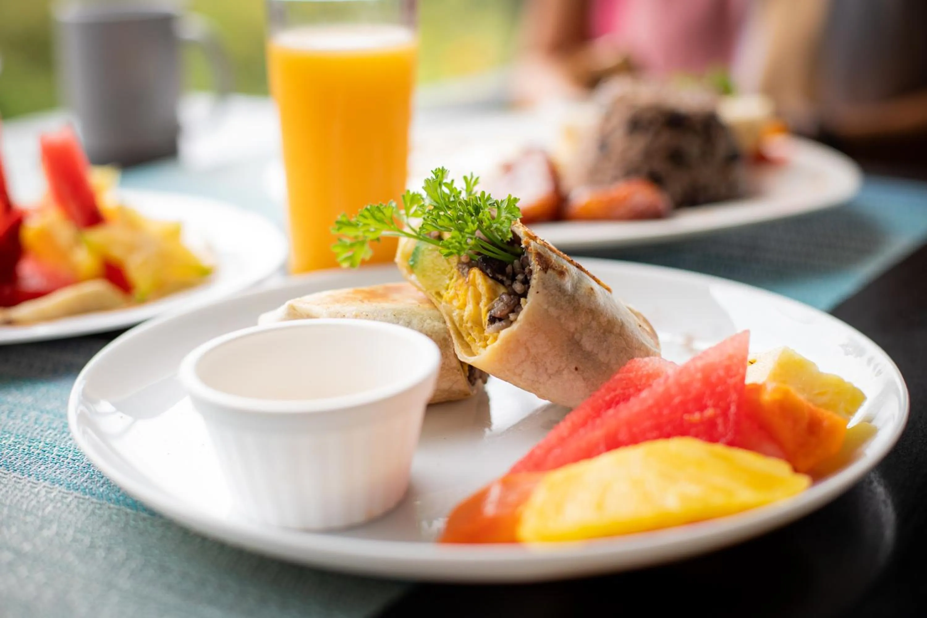 Restaurant/places to eat in El Faro Containers Beach Hotel