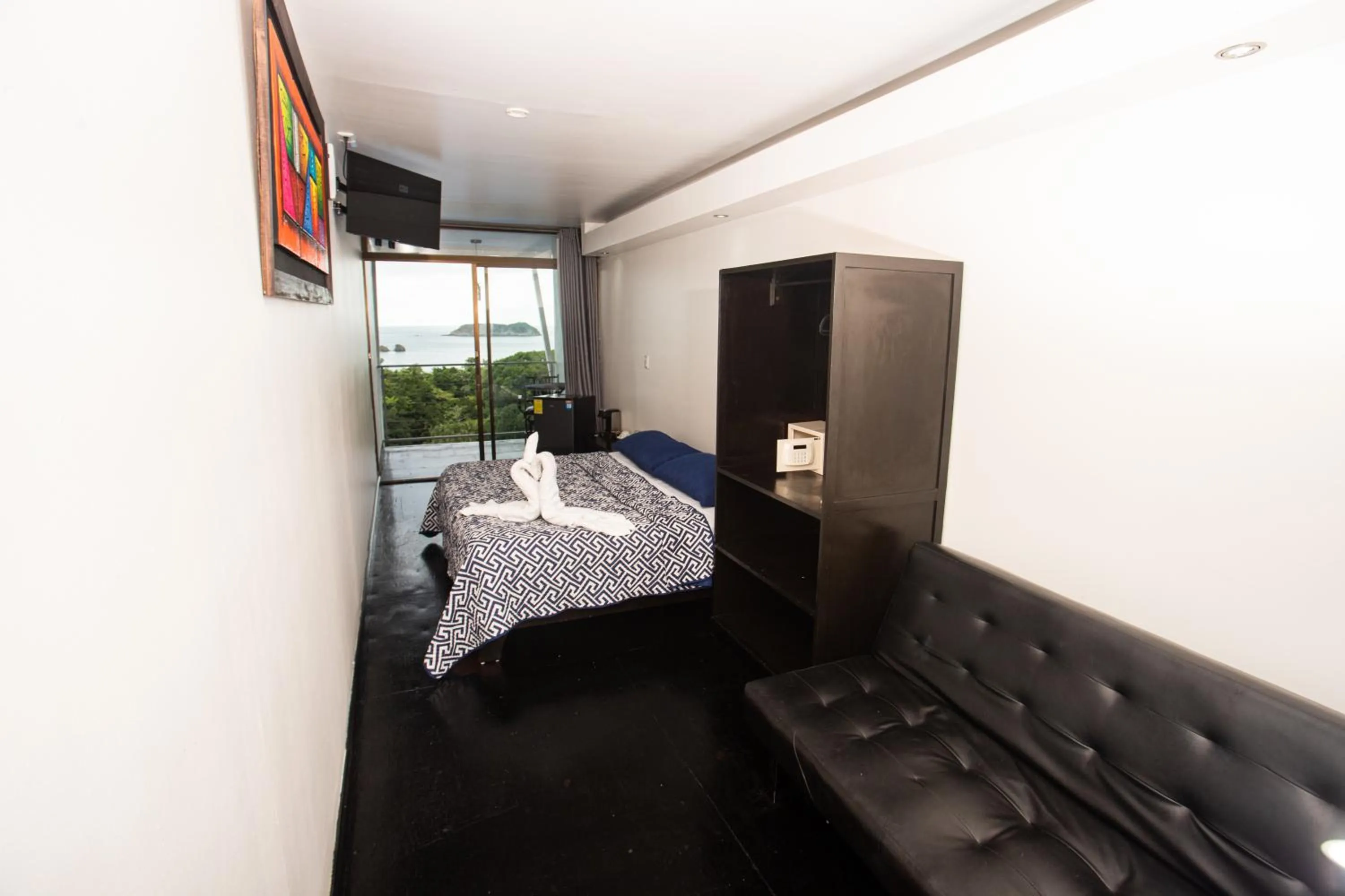 Photo of the whole room, Bed in El Faro Containers Beach Hotel