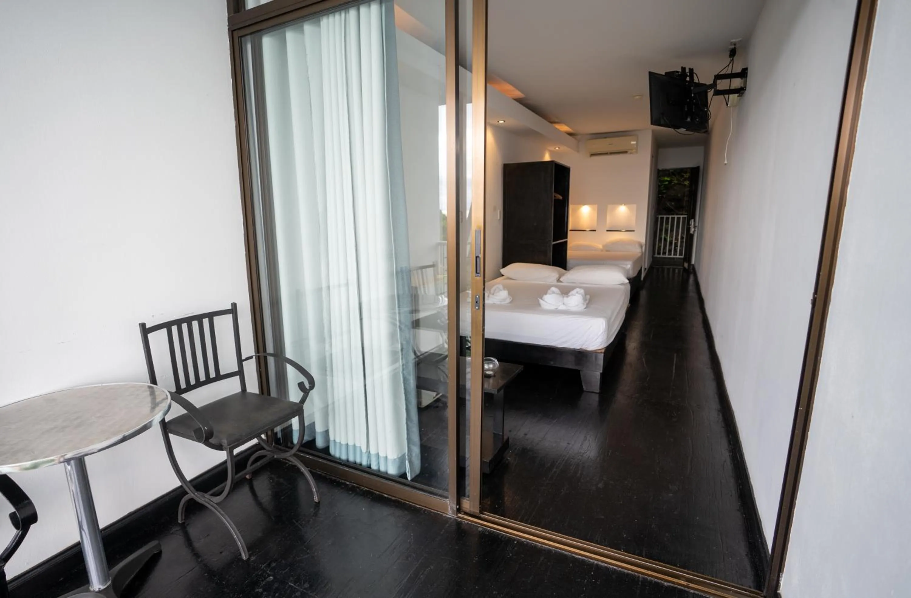 Photo of the whole room, Bed in El Faro Containers Beach Hotel