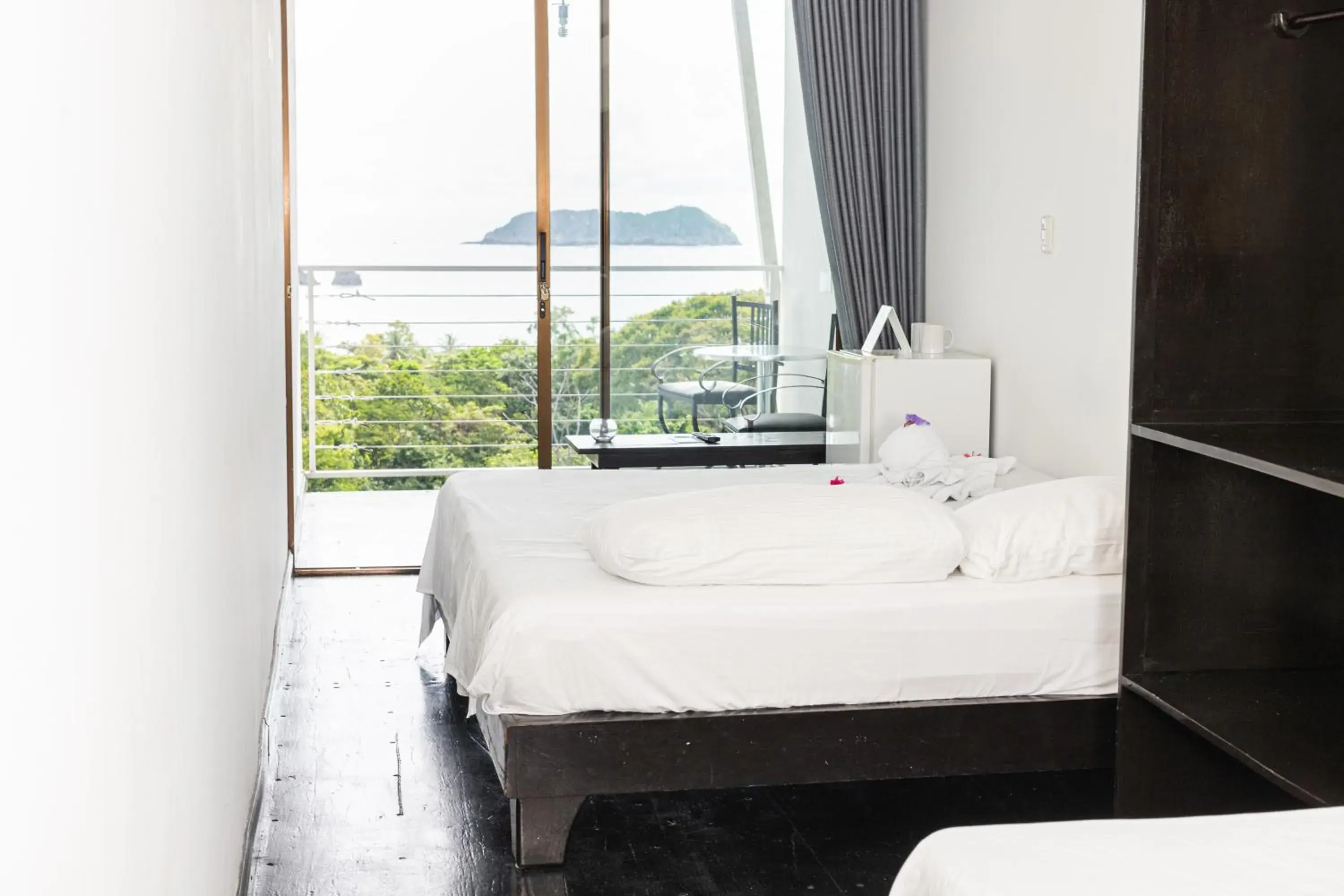 Quadruple Room with Sea View in El Faro Containers Beach Hotel Quadruple Room with Sea View in El Faro Containers Beach Hotel