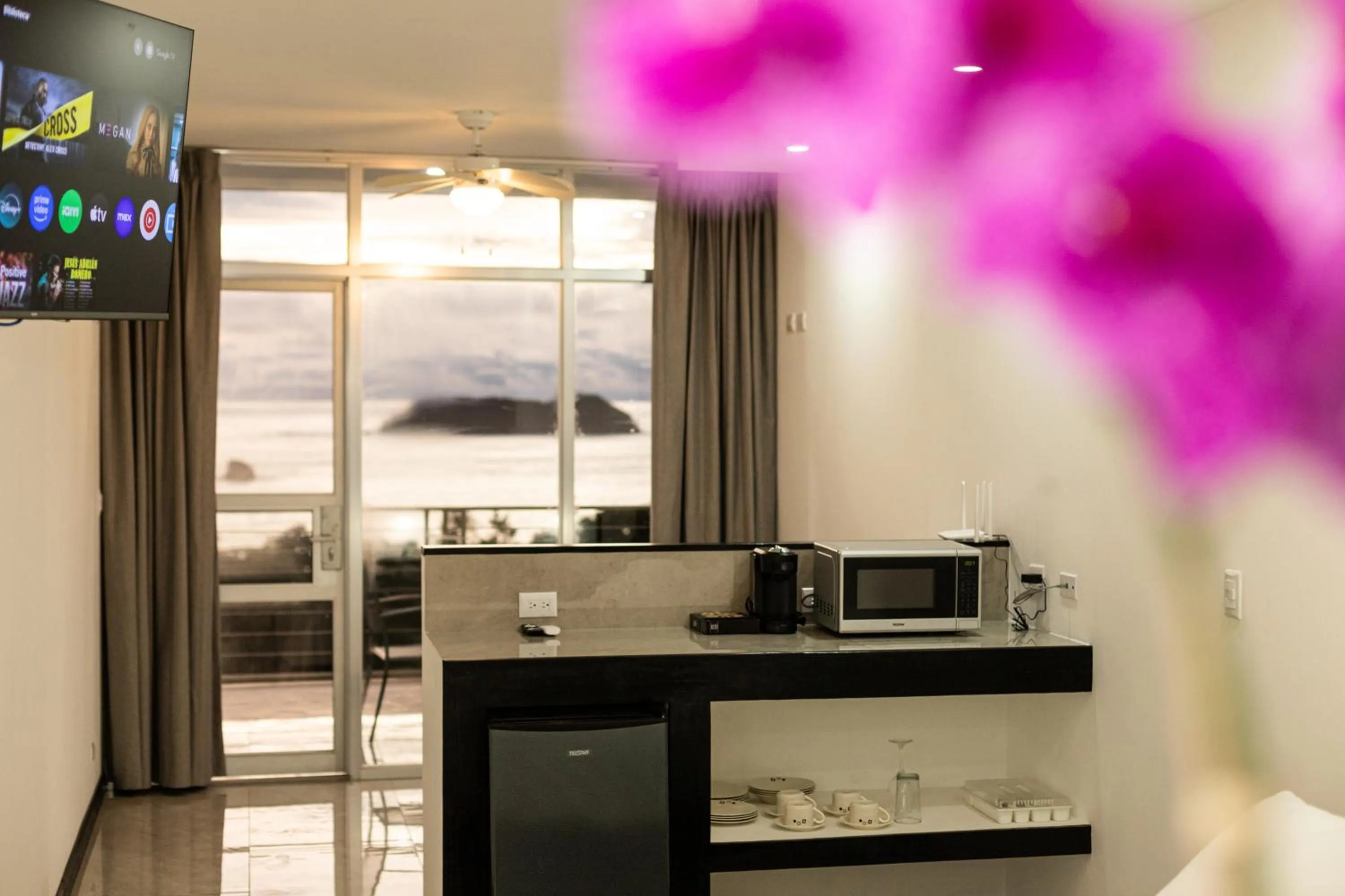 TV and multimedia in El Faro Containers Beach Hotel