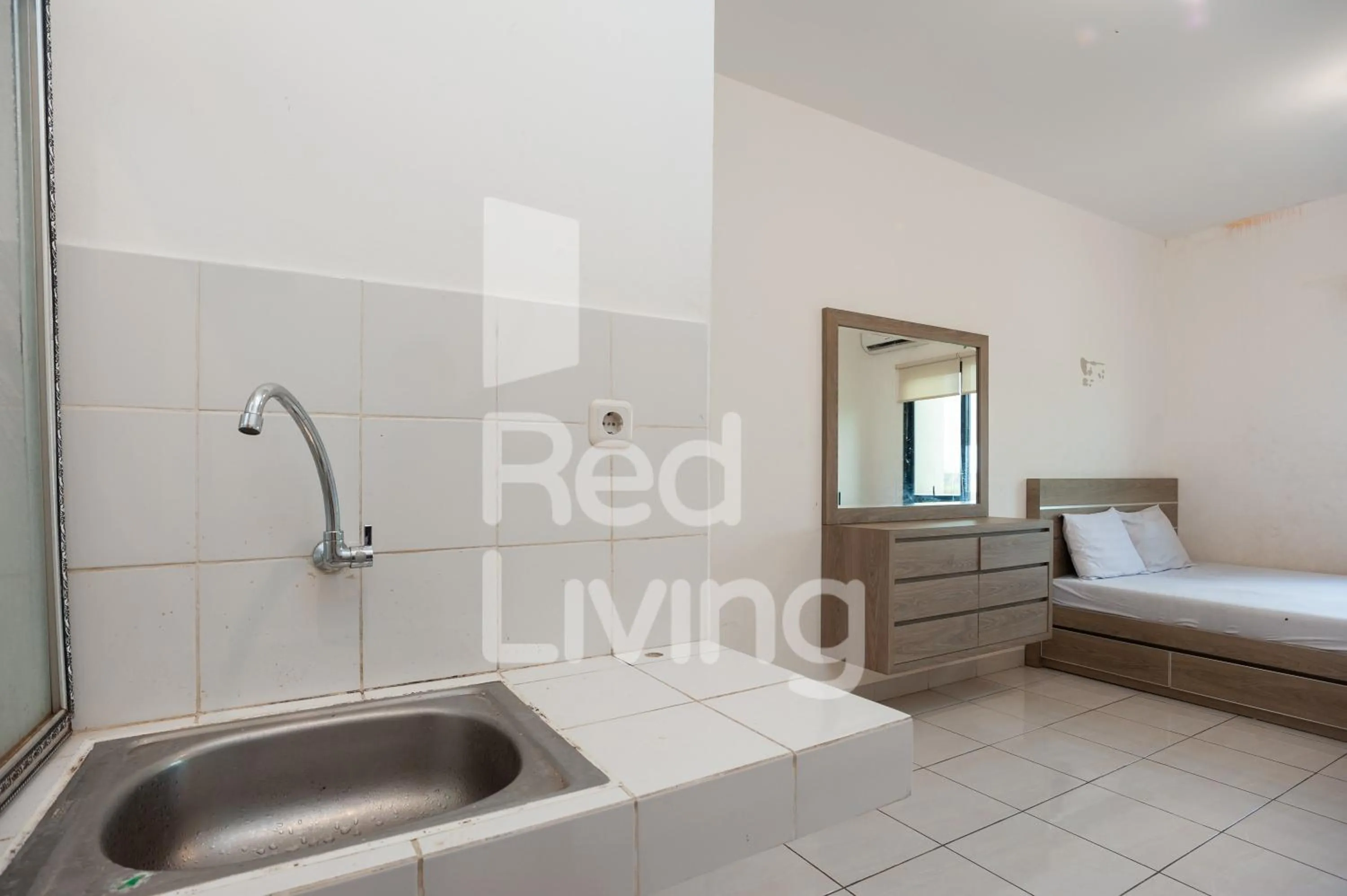 Bed in RedLiving Apartemen RQ at Ecohome Citra Raya