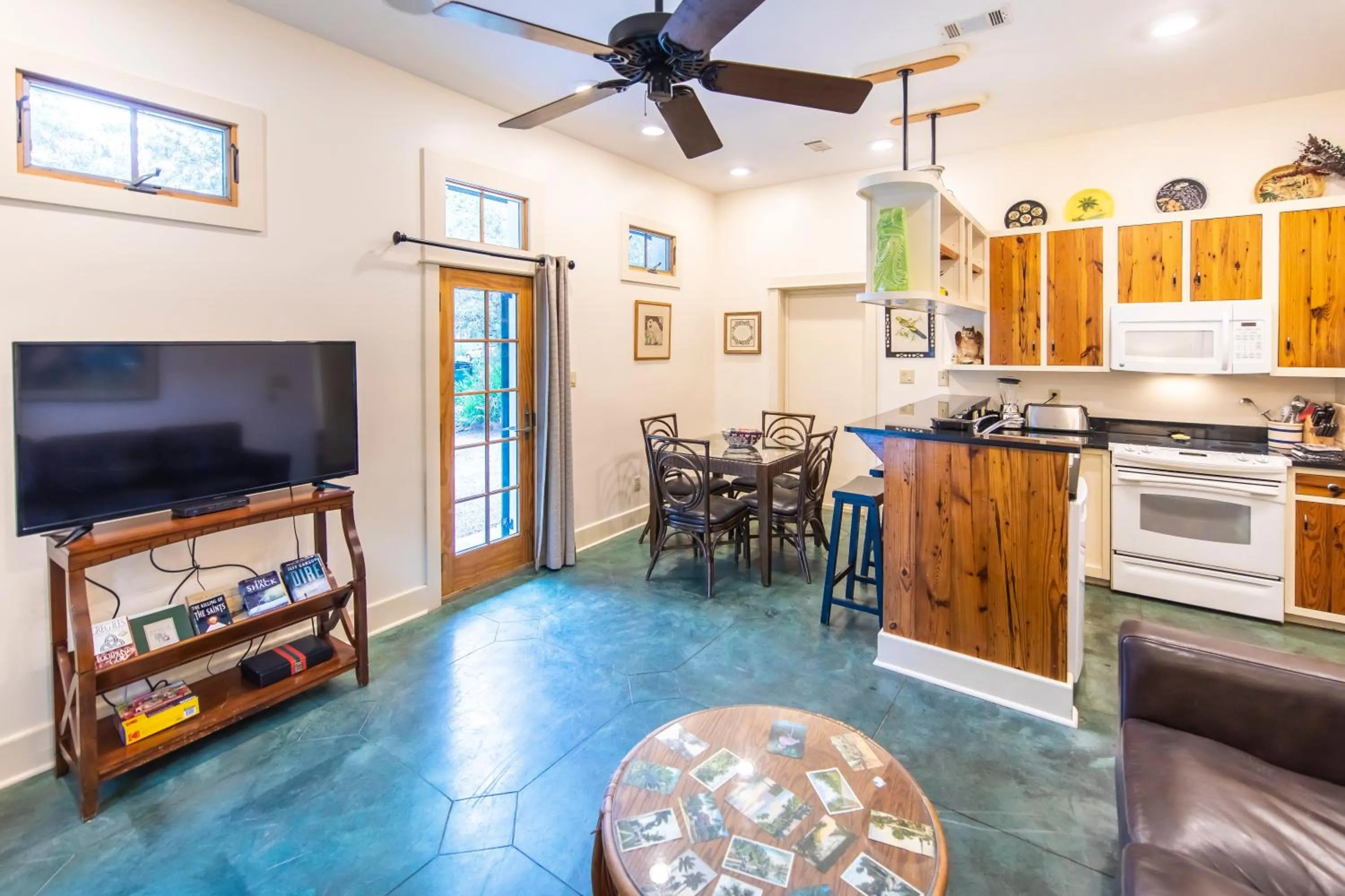 Living room in Hibiscus Coffee & Guesthouse