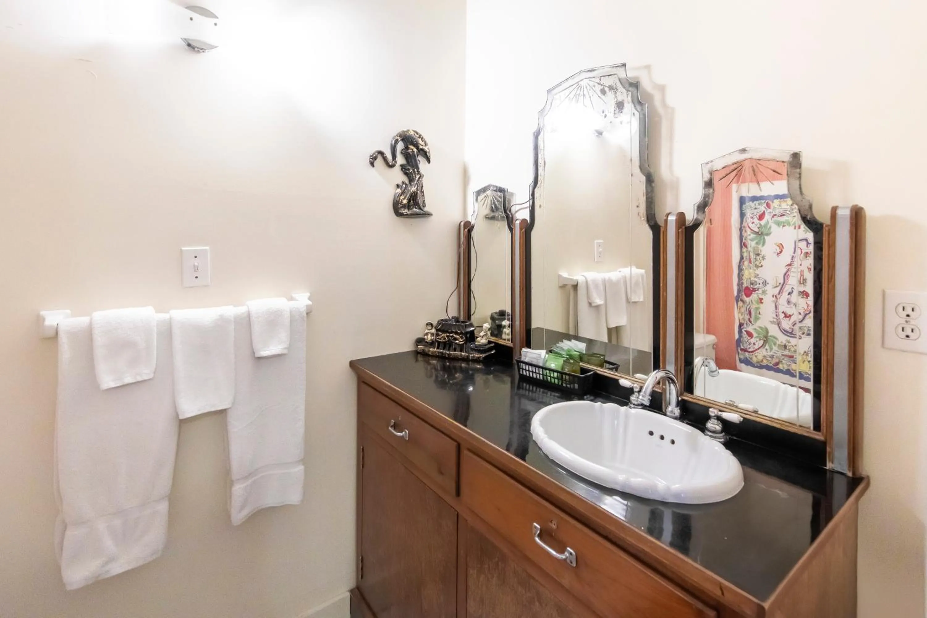 Bathroom in Hibiscus Coffee & Guesthouse