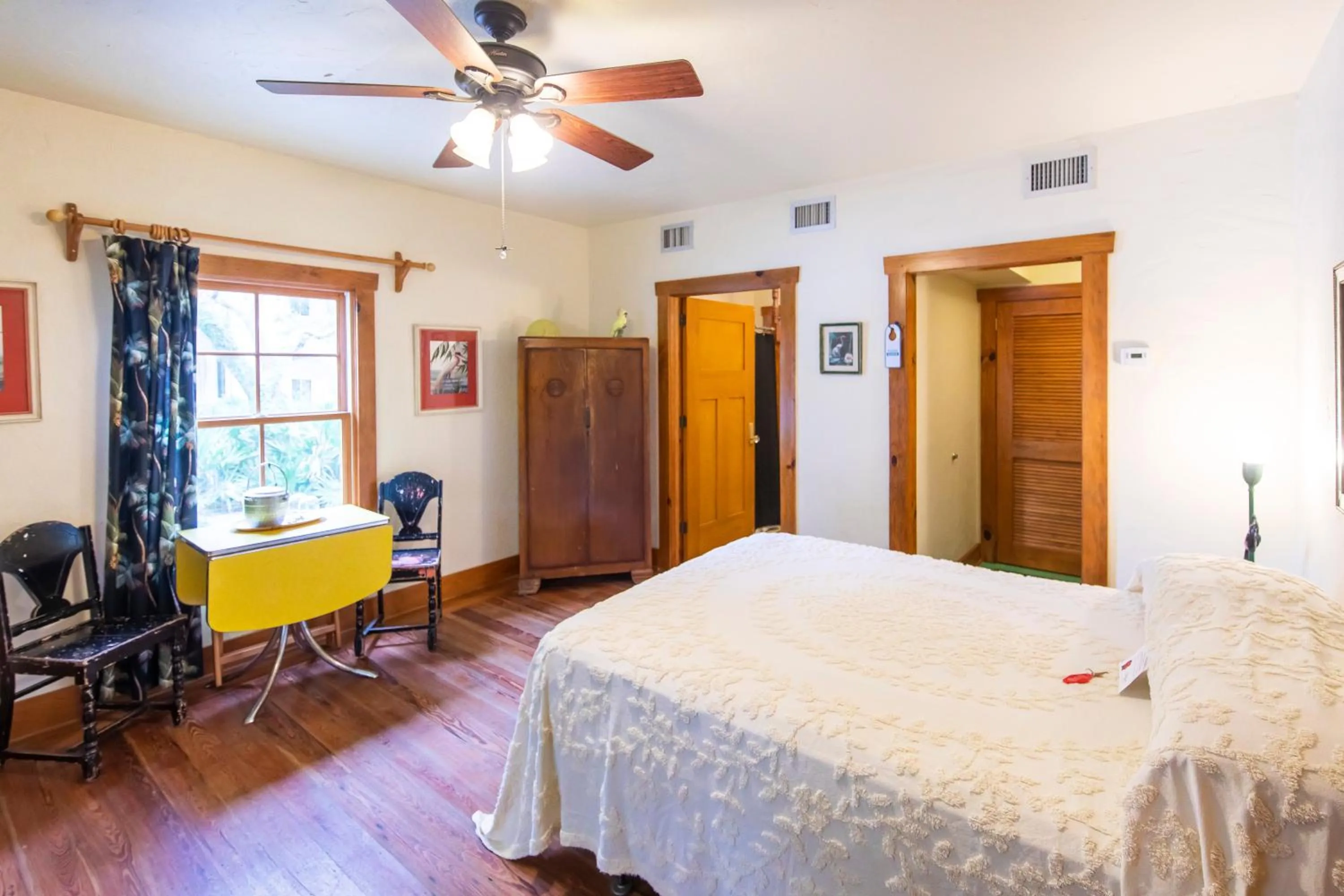 Photo of the whole room, Bed in Hibiscus Coffee & Guesthouse
