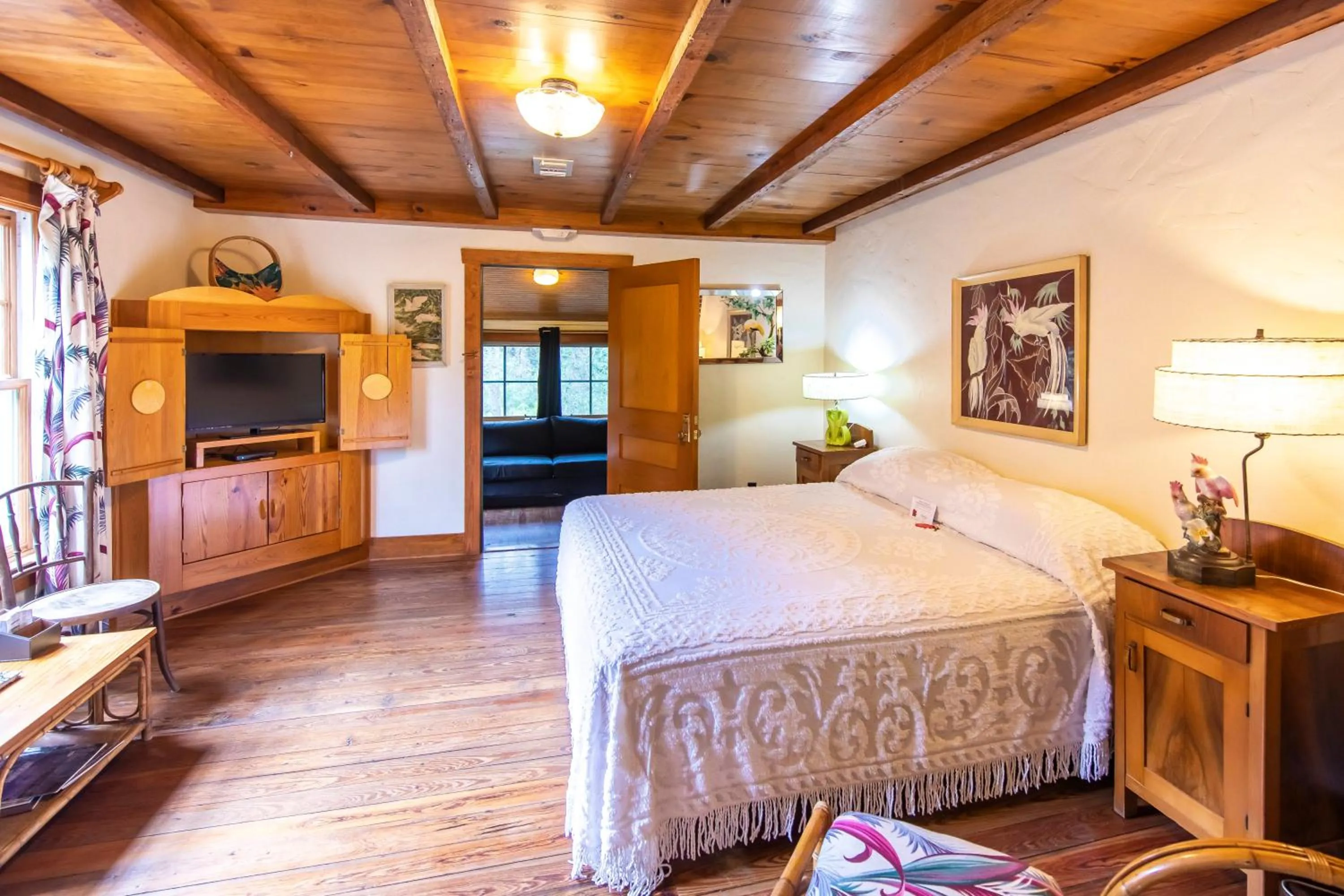 Photo of the whole room, Bed in Hibiscus Coffee & Guesthouse