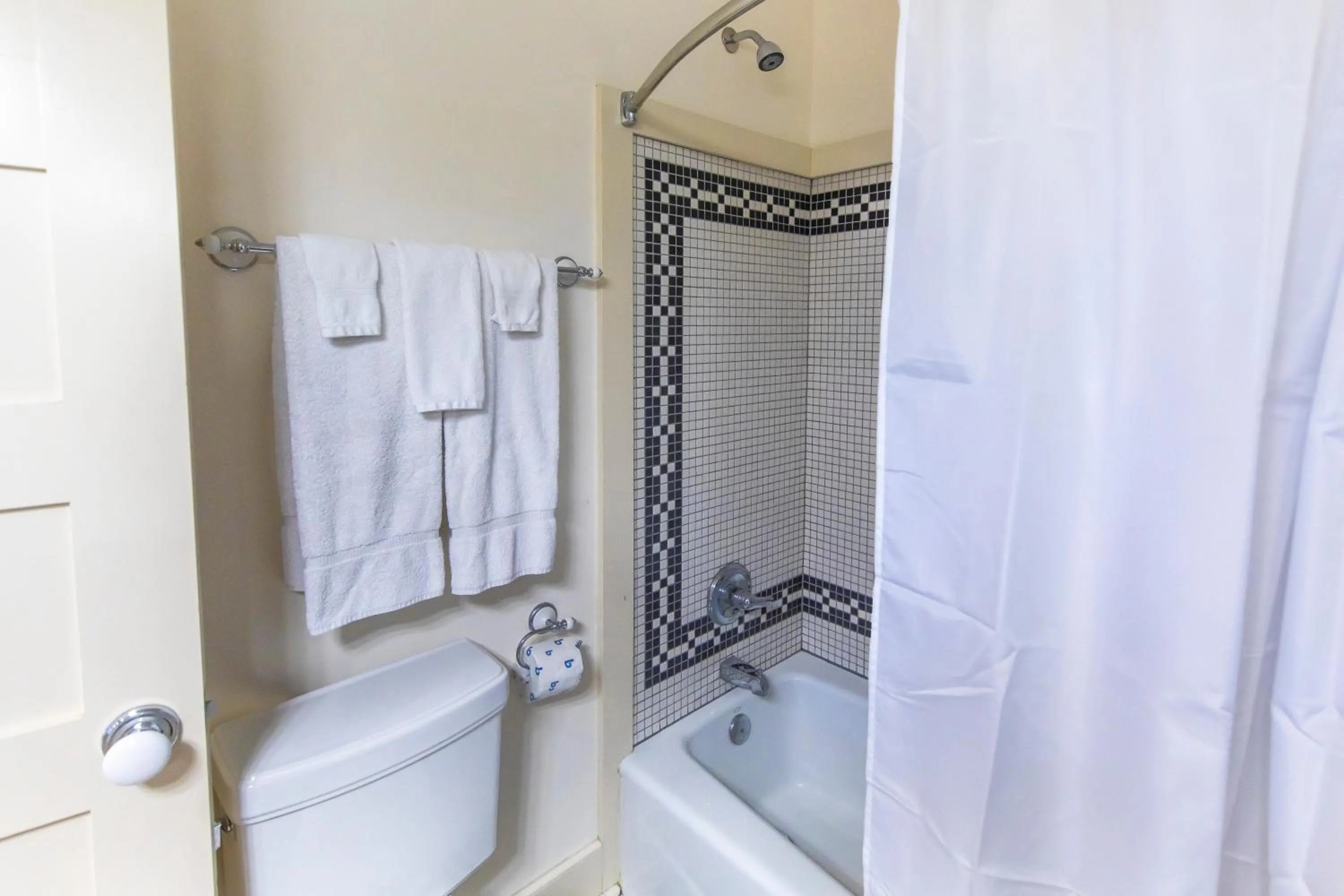 Bathroom in Hibiscus Coffee & Guesthouse