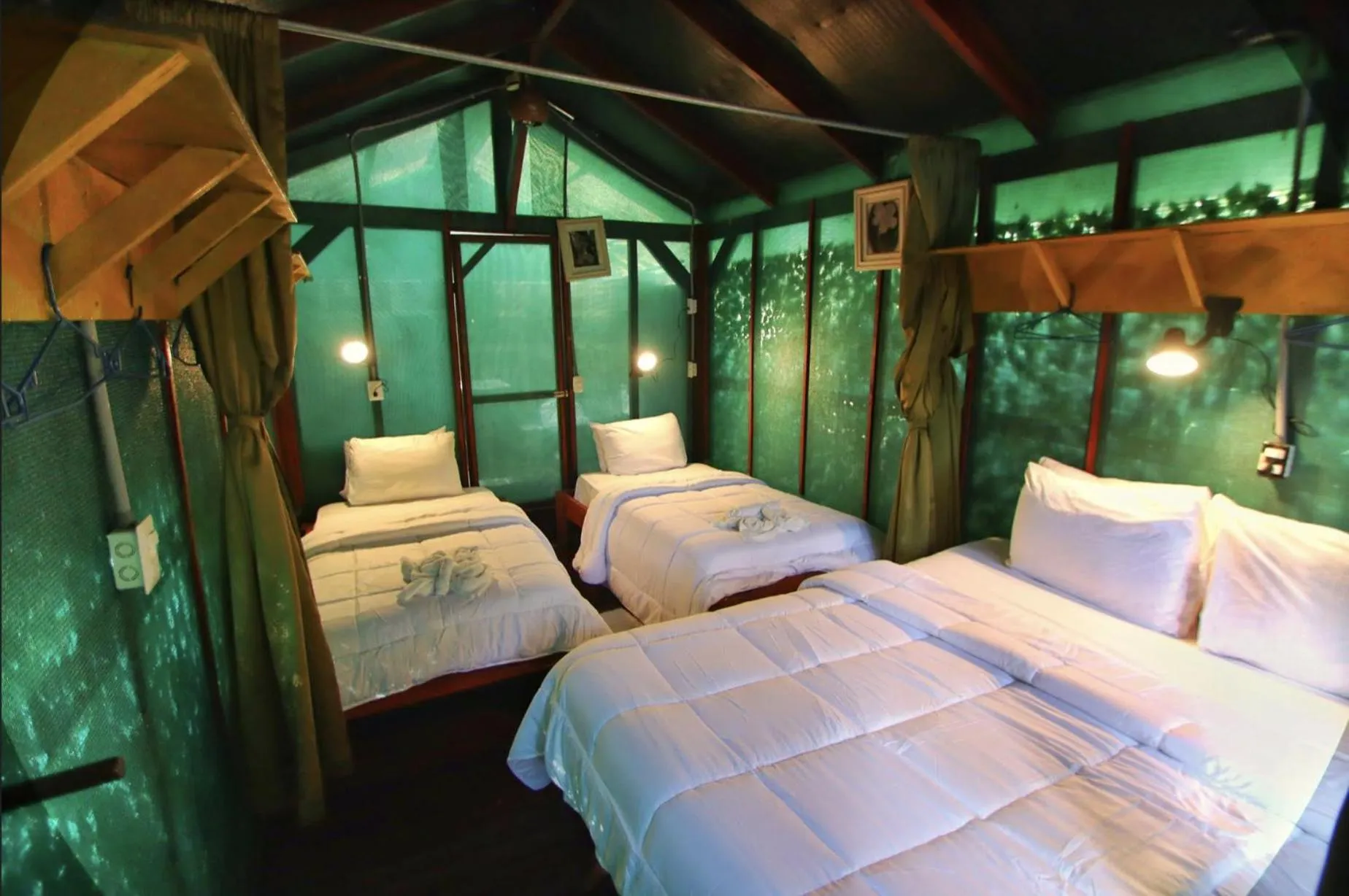 Bedroom, Bed in Jungles Edge Hotel, Jiu Jitsu, Muay Thai Retreat Center