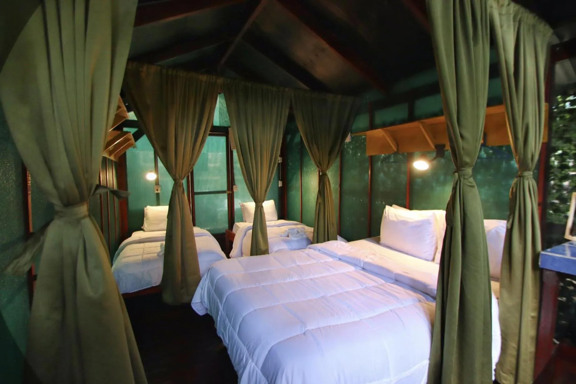 Bedroom, Bed in Jungles Edge Hotel, Jiu Jitsu, Muay Thai Retreat Center