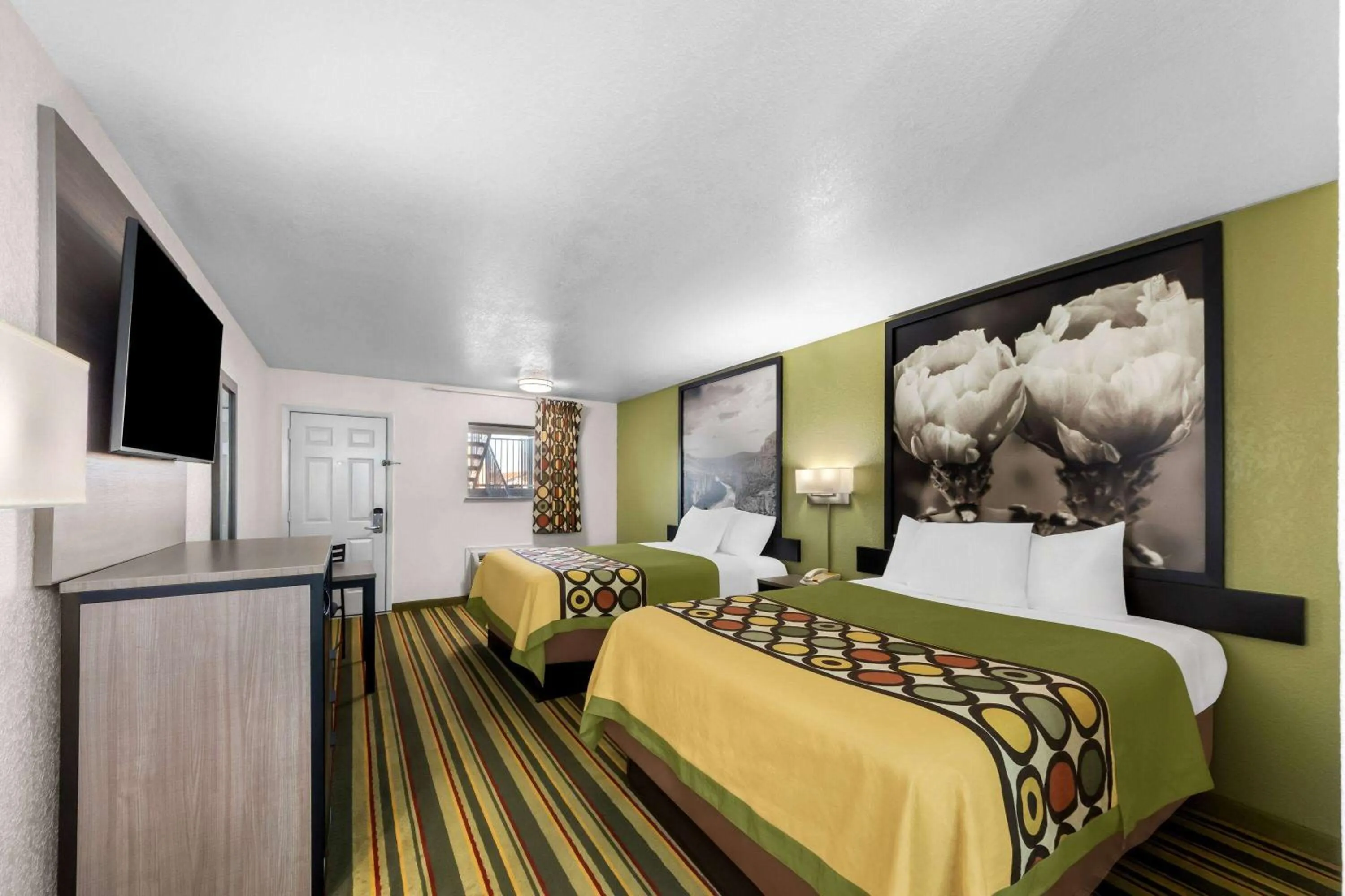 Bed in Super 8 by Wyndham Pleasanton