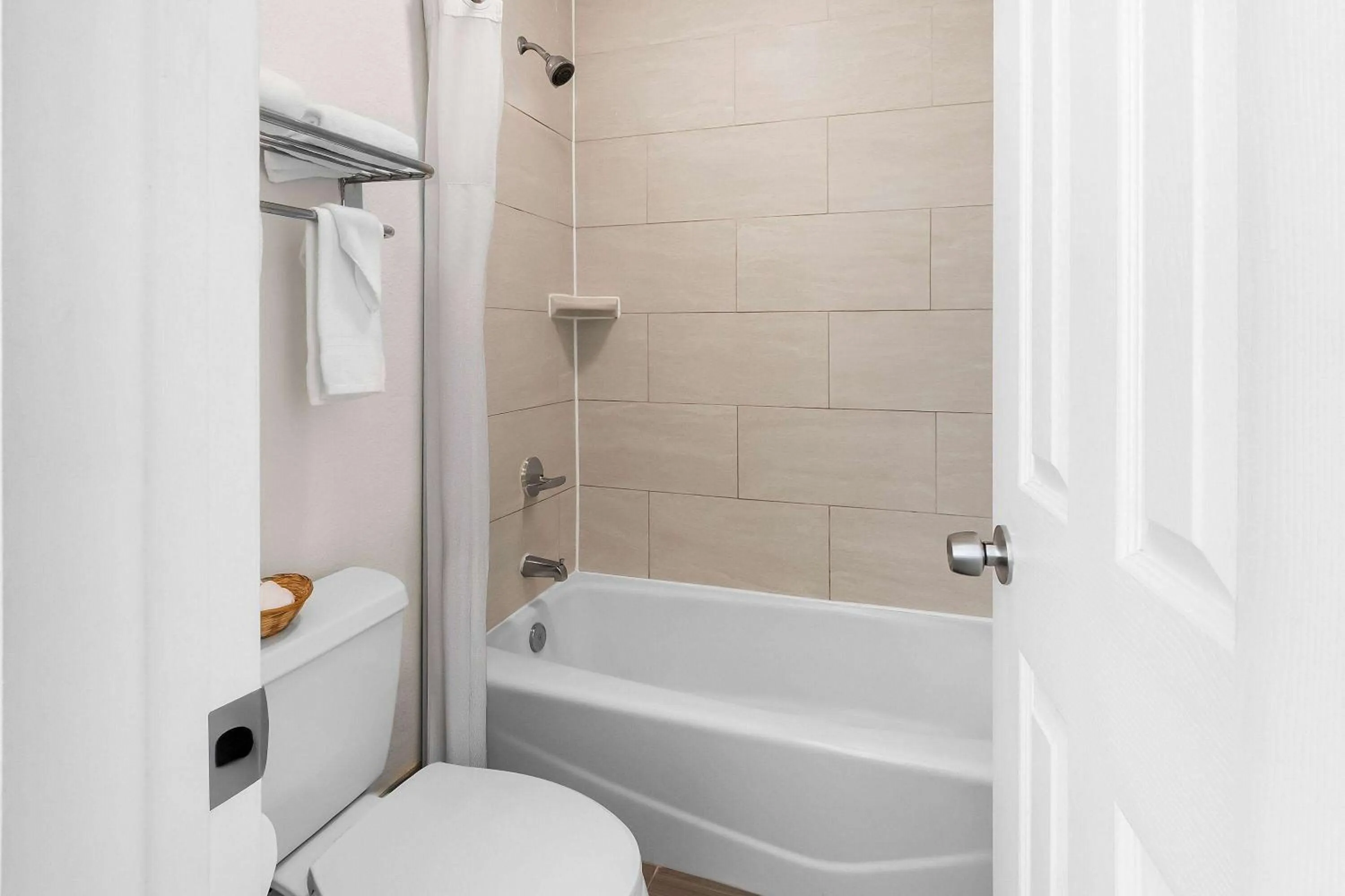 Bed in Super 8 by Wyndham Pleasanton