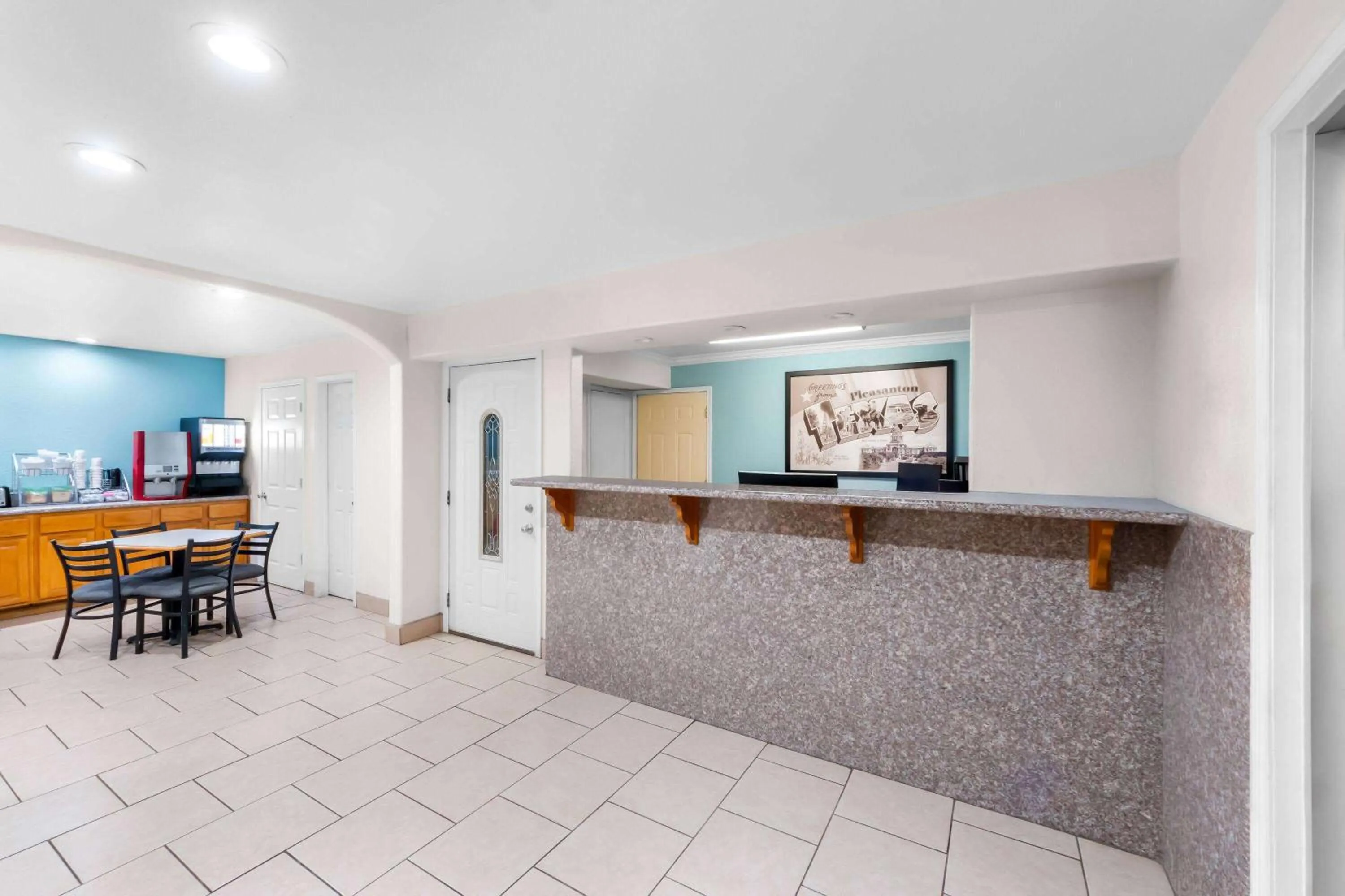Lobby or reception in Super 8 by Wyndham Pleasanton