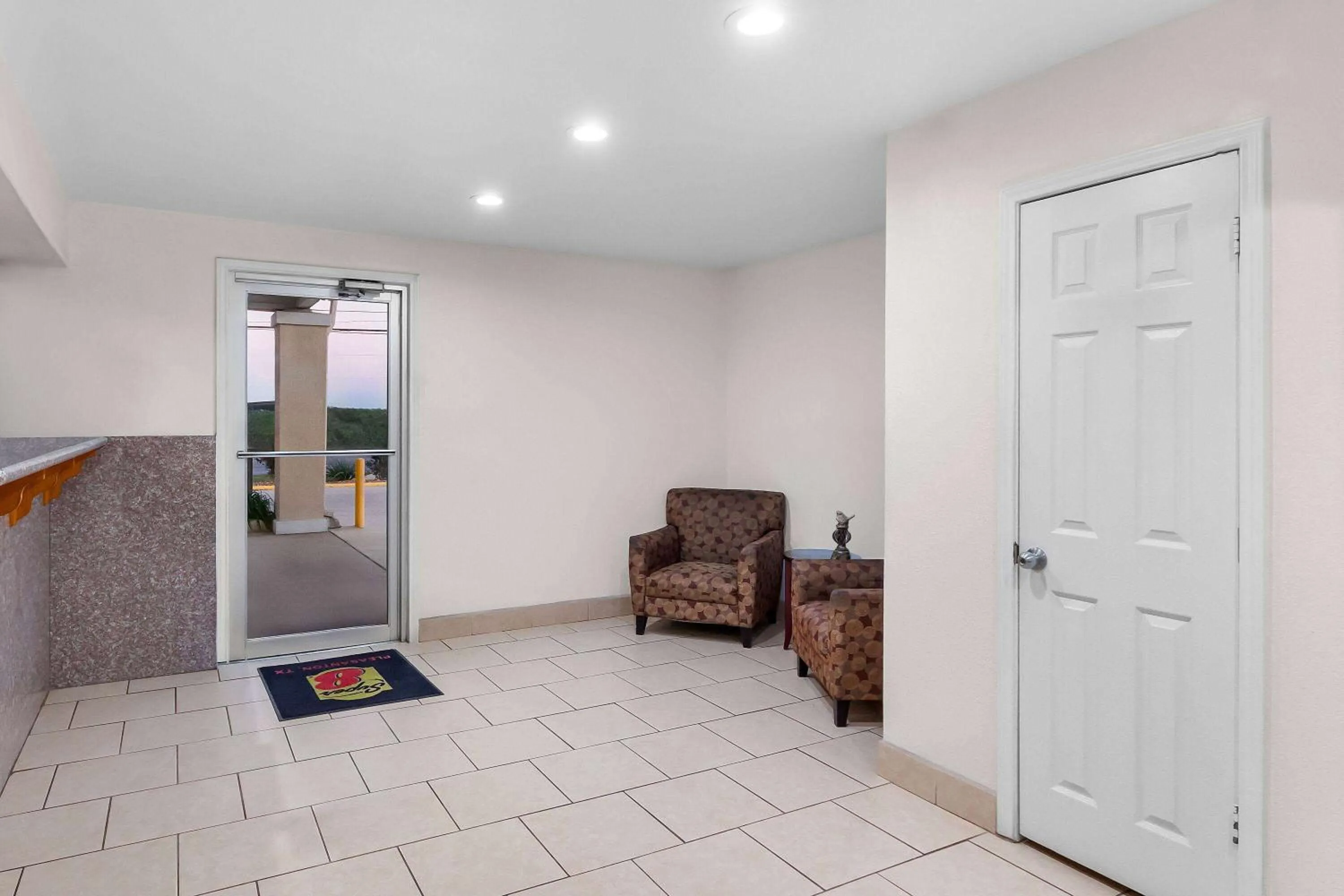 Lobby or reception in Super 8 by Wyndham Pleasanton