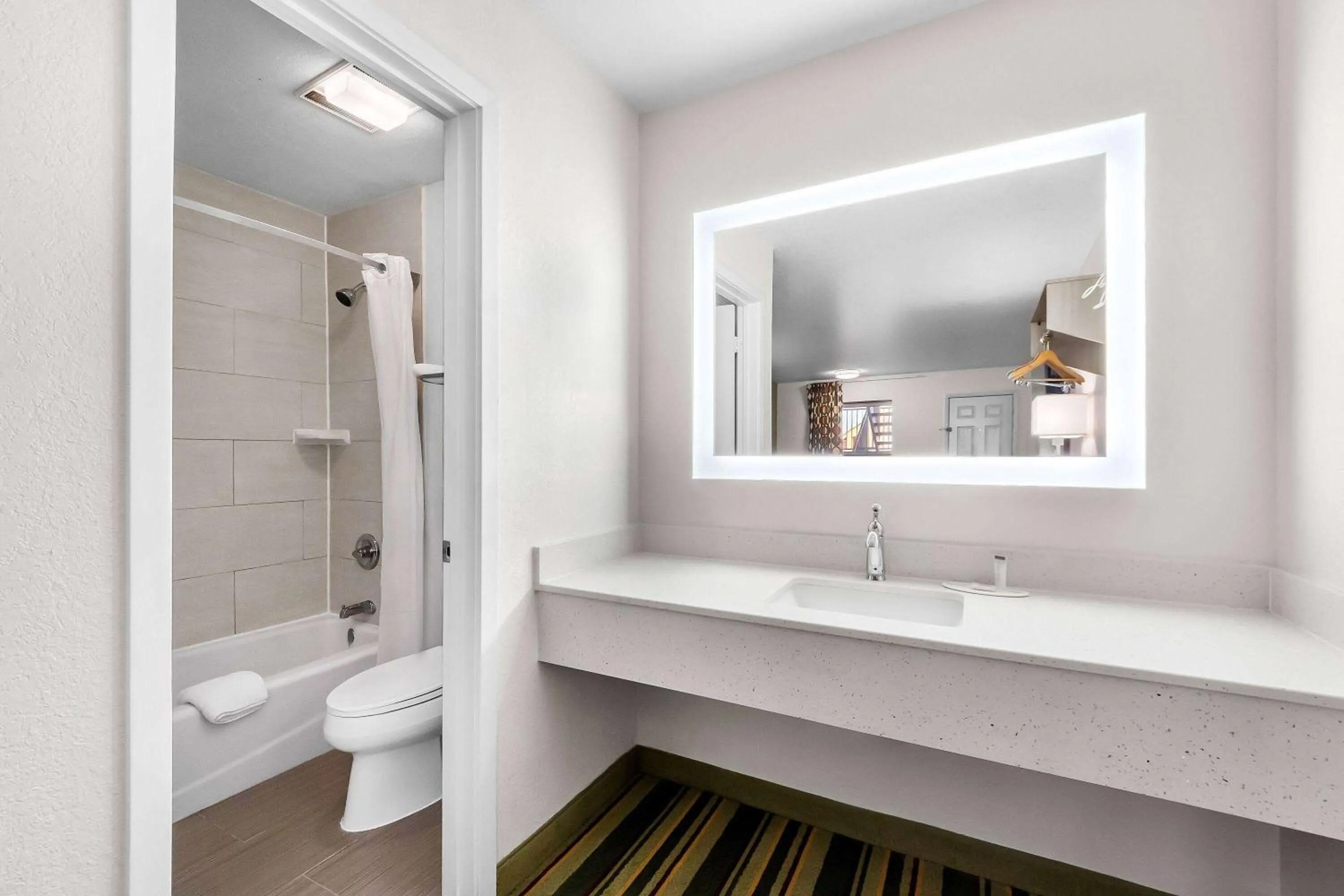 Bed in Super 8 by Wyndham Pleasanton