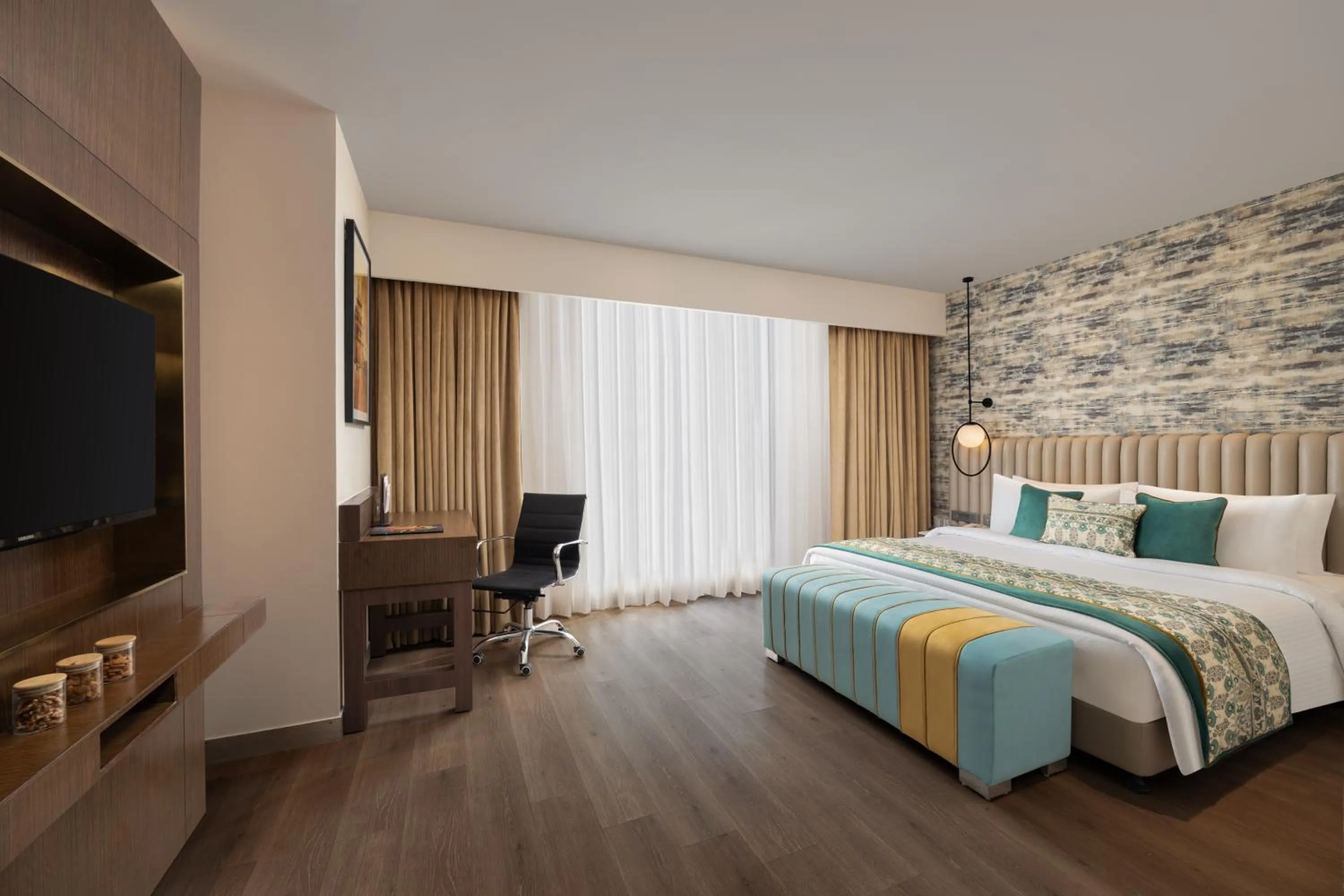 TV and multimedia, Bed in Fortune Park, Aligarh - Member ITC Hotels' Group