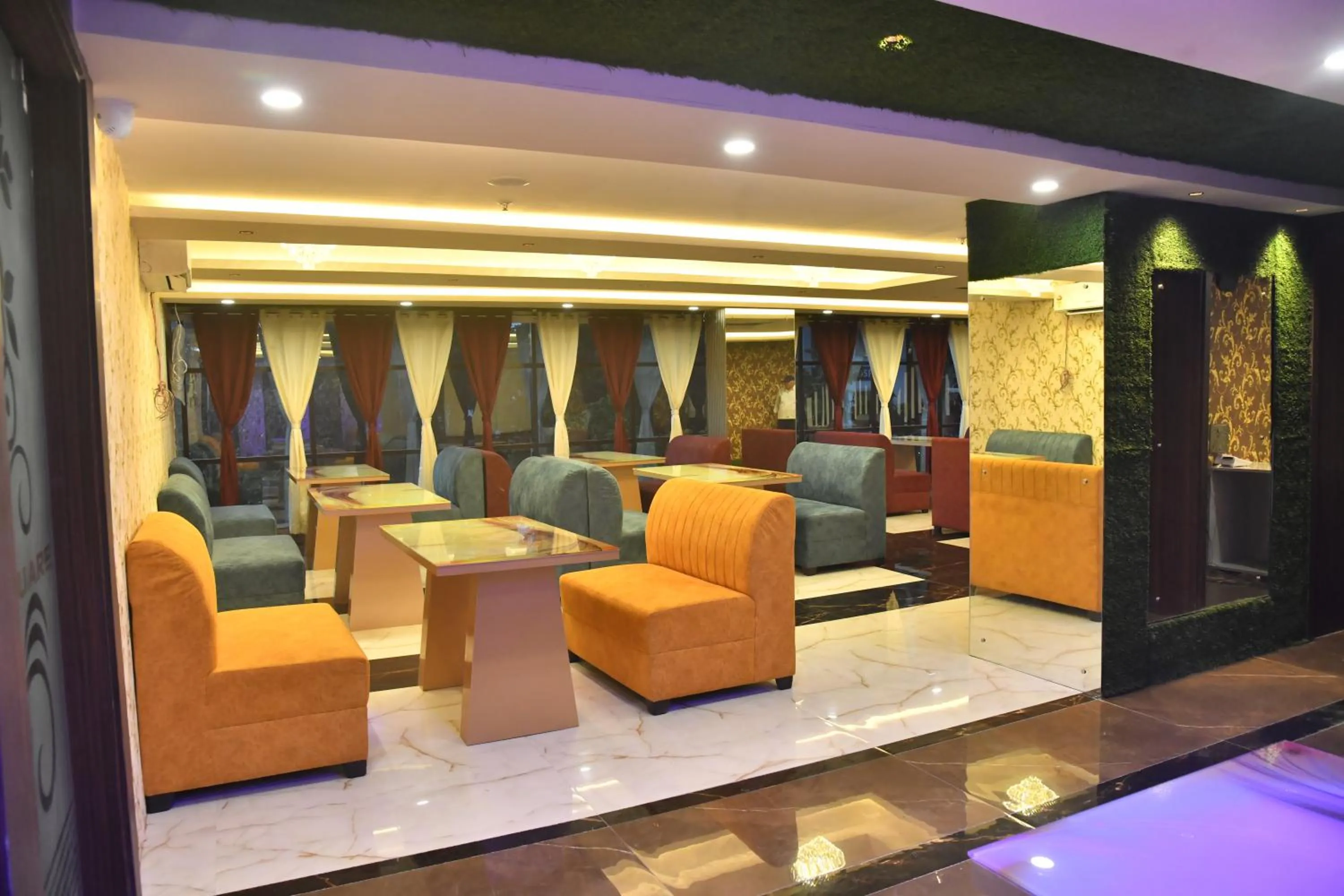 Restaurant/places to eat in City Square