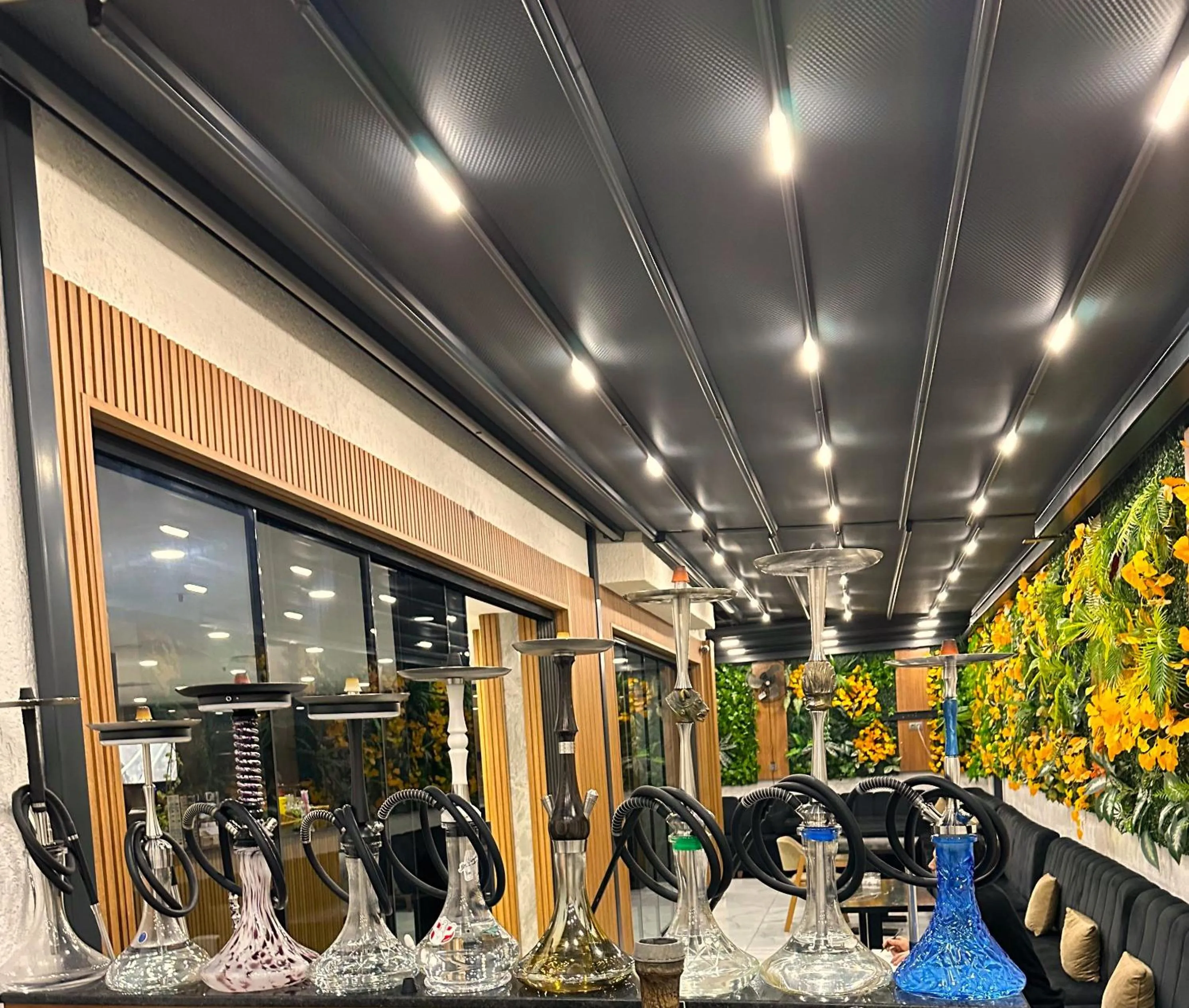 Restaurant/places to eat in Mays Royal Hotel