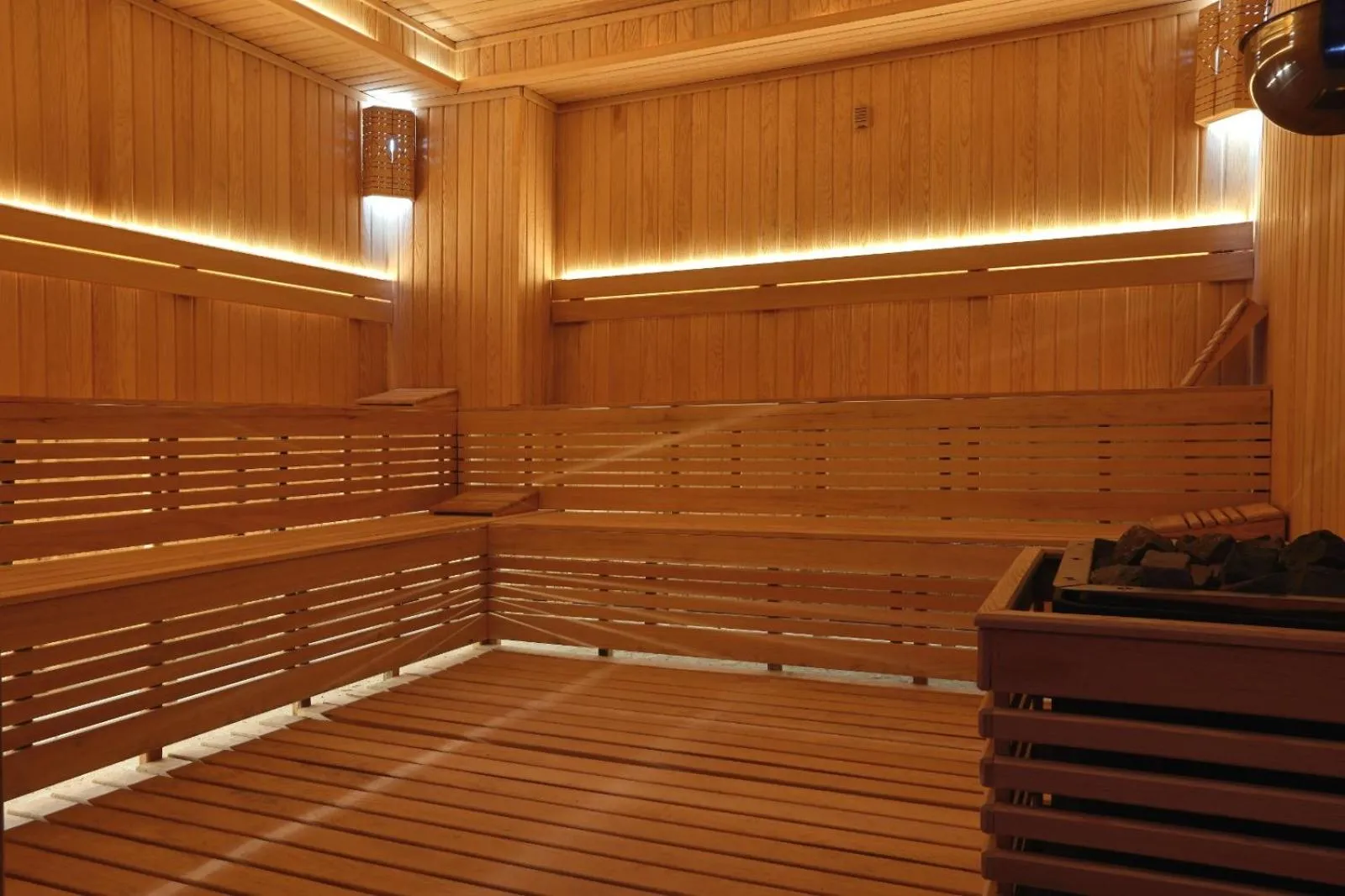 Sauna in Mays Royal Hotel