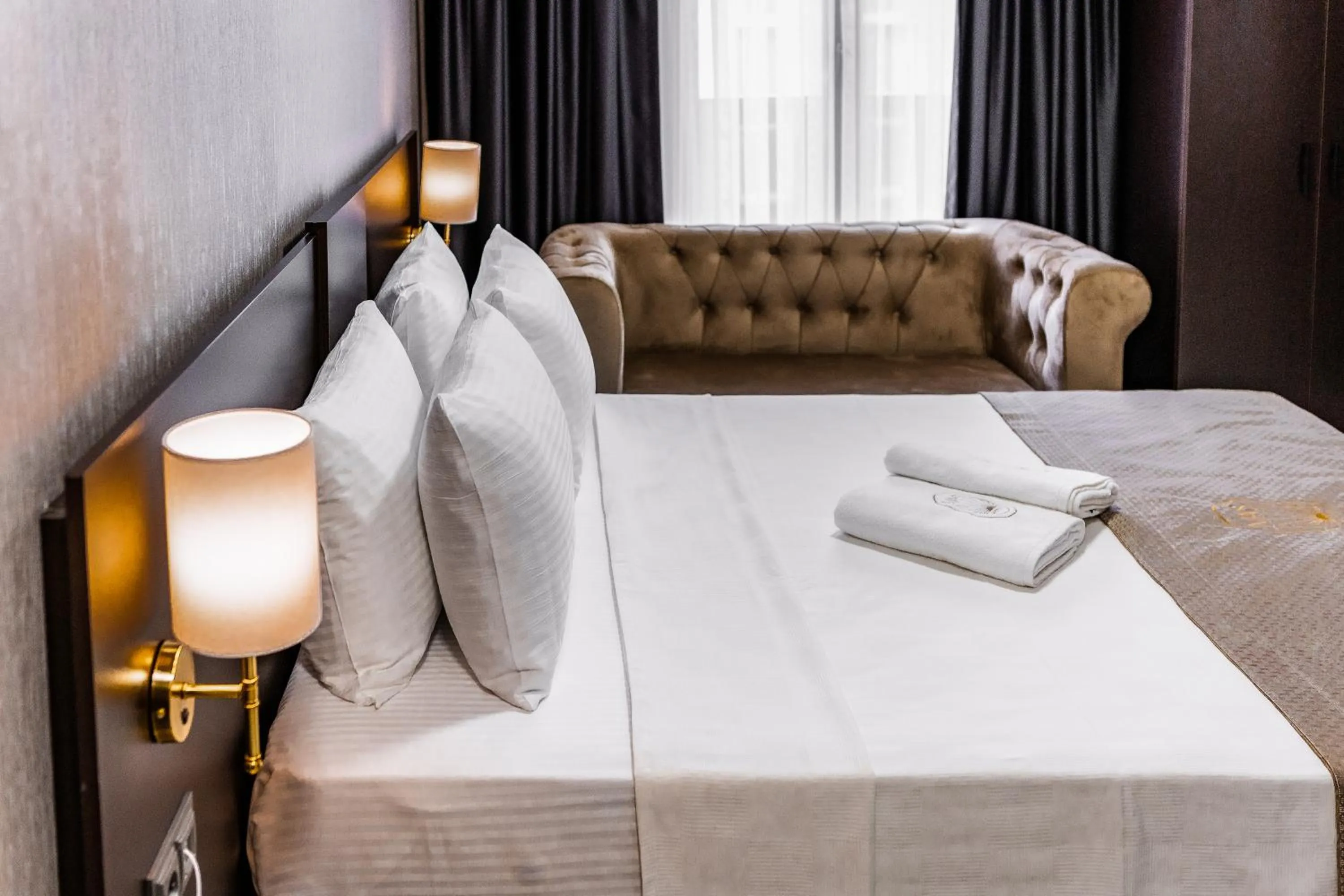 Bedroom, Bed in Mays Royal Hotel