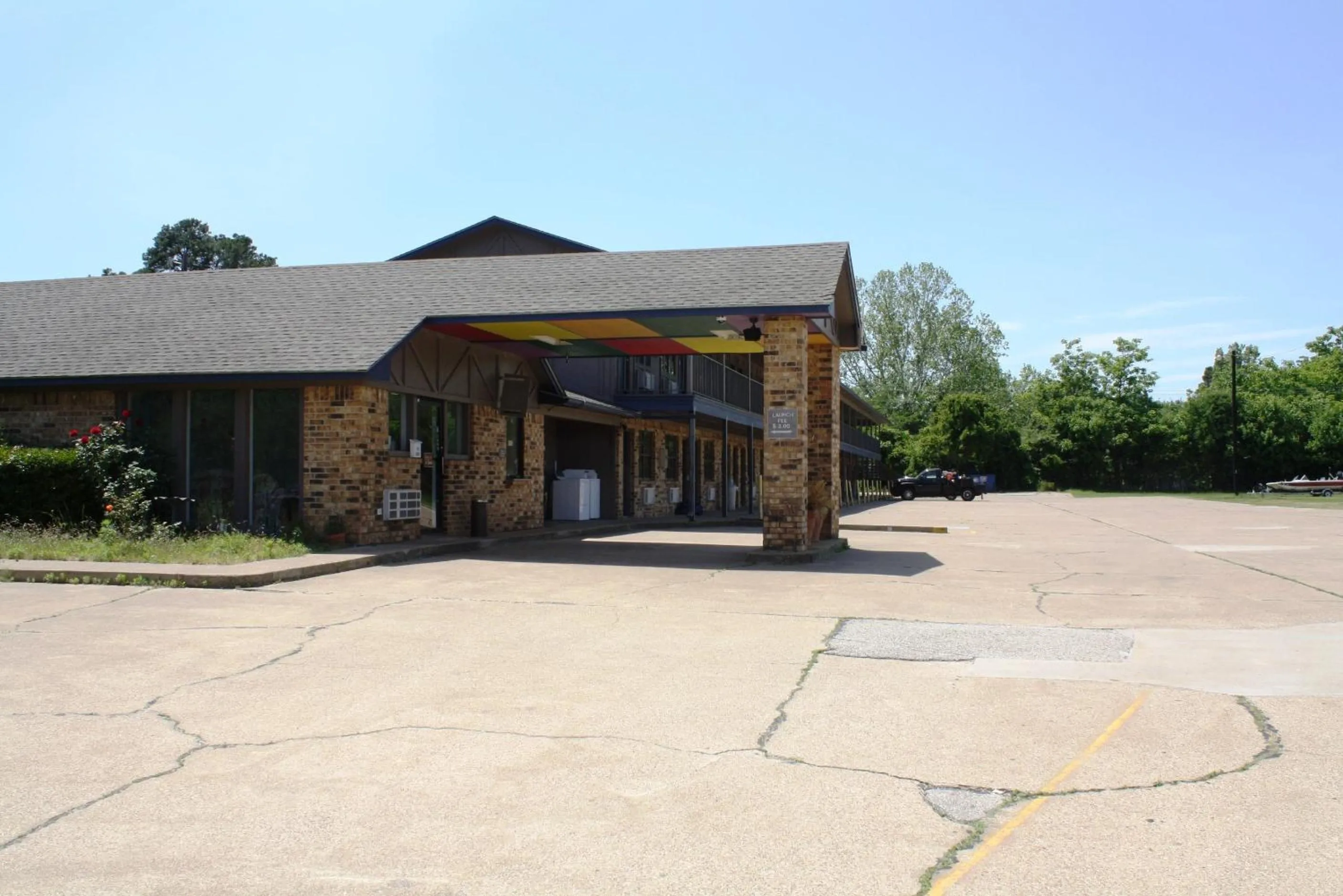 Lake Palestine Motor Inn