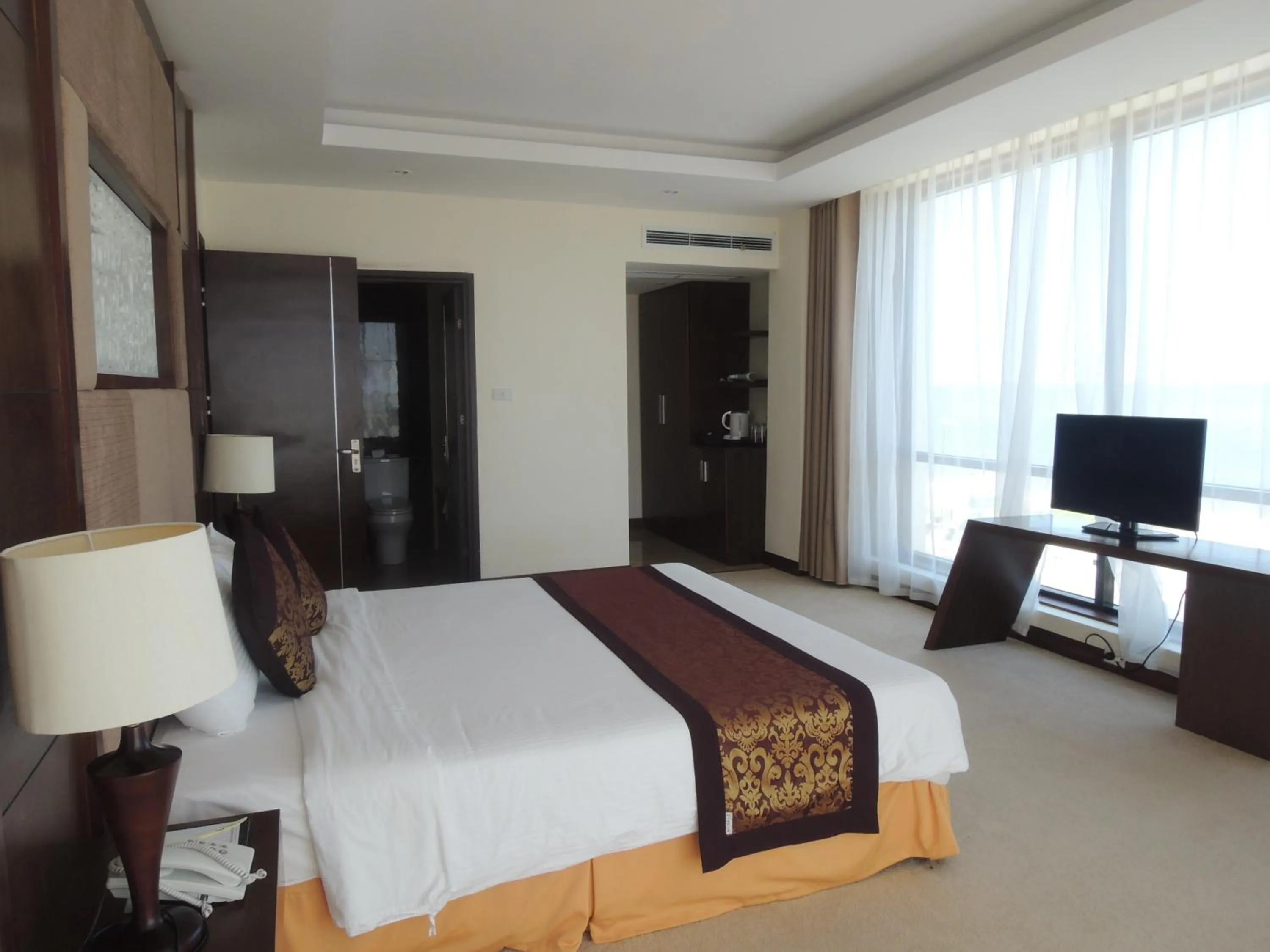 Bedroom, Bed in Muong Thanh Holiday Quang Binh Hotel