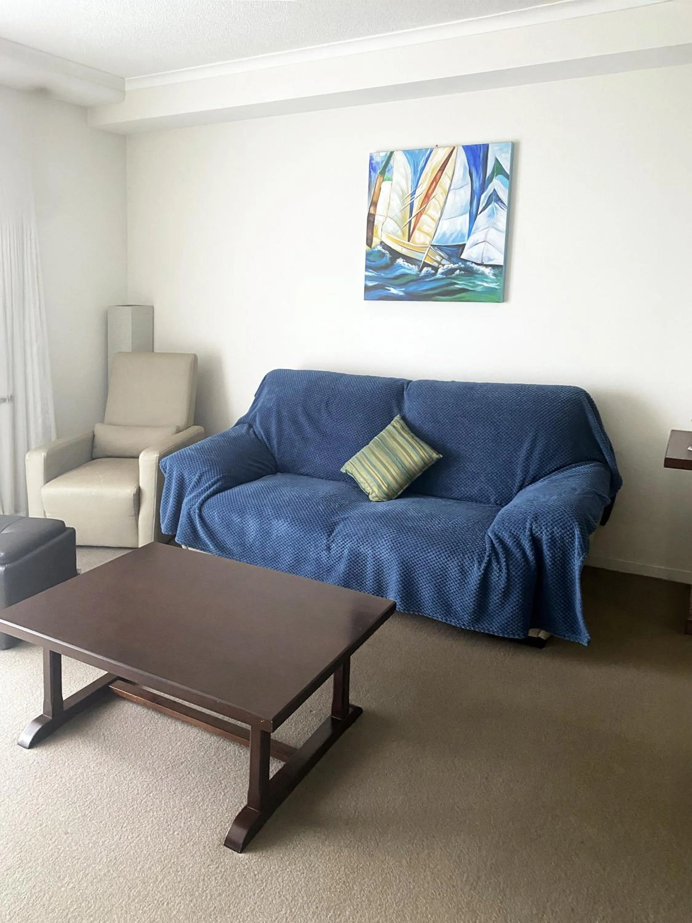 Seating area in Curtis Central Apartments Official