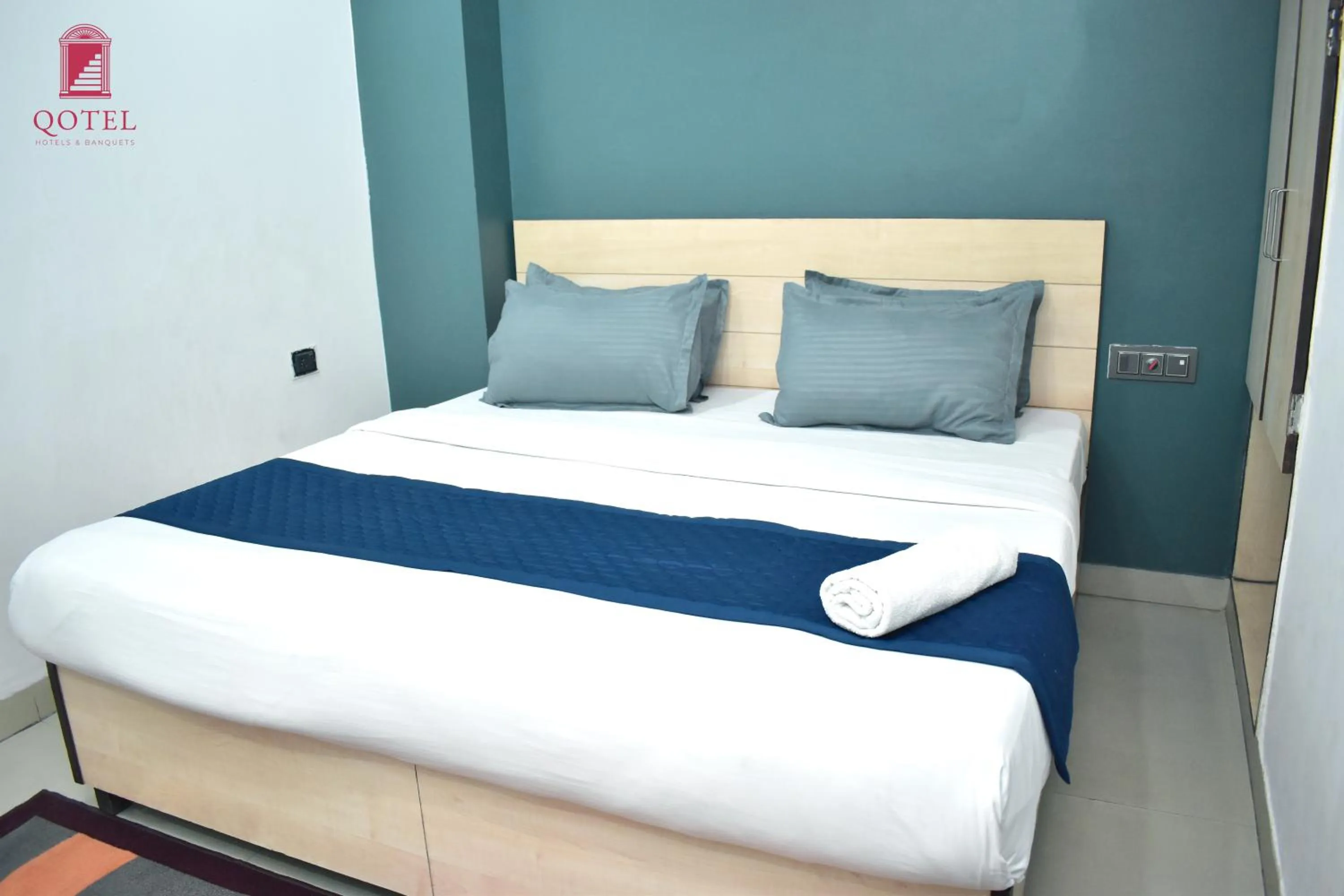 Bed in Qotel Hotel Rama Rohini Sector-24 Couple Friendly