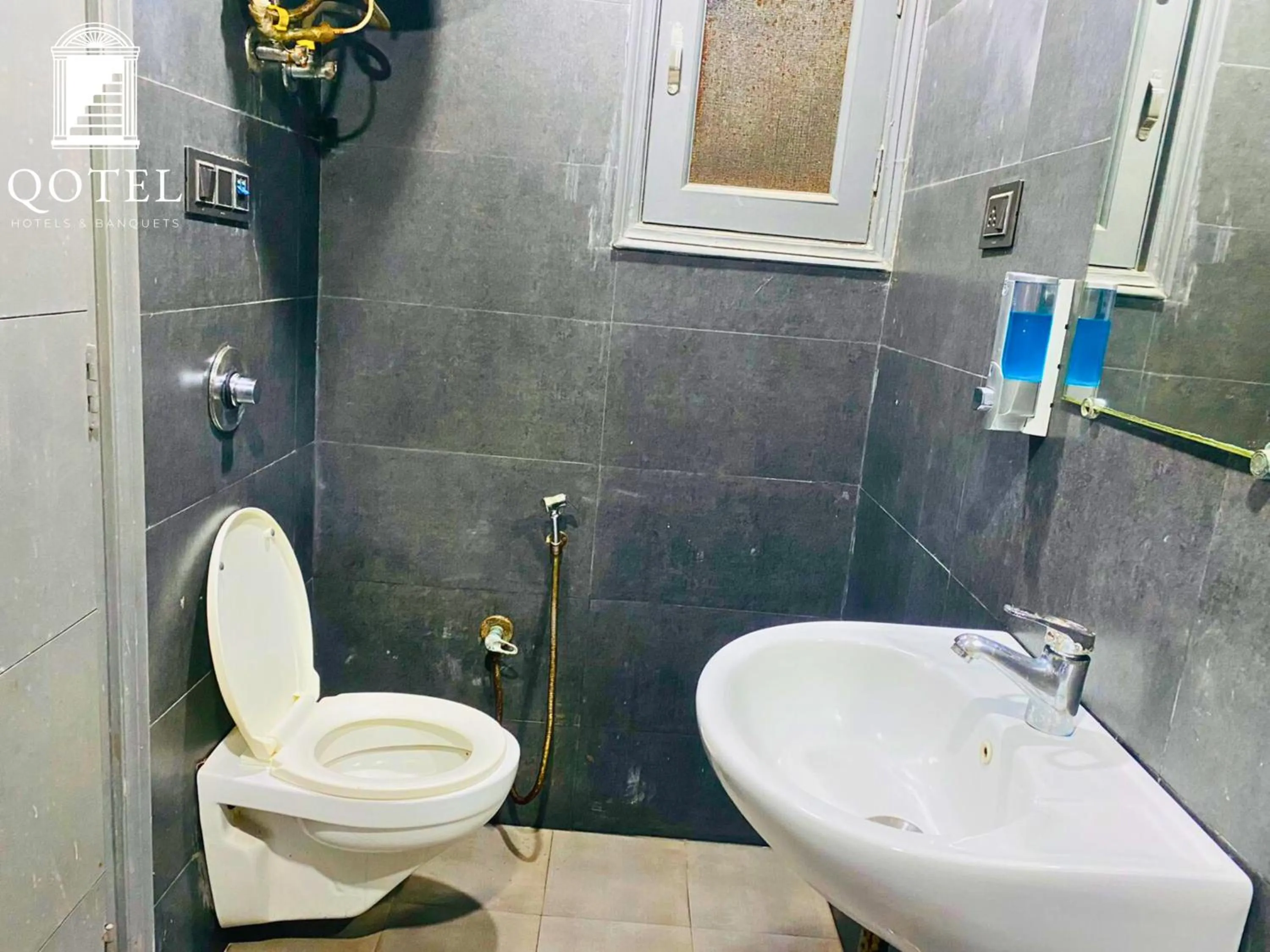 Shower in Qotel Hotel Rama Rohini Sector-24 Couple Friendly