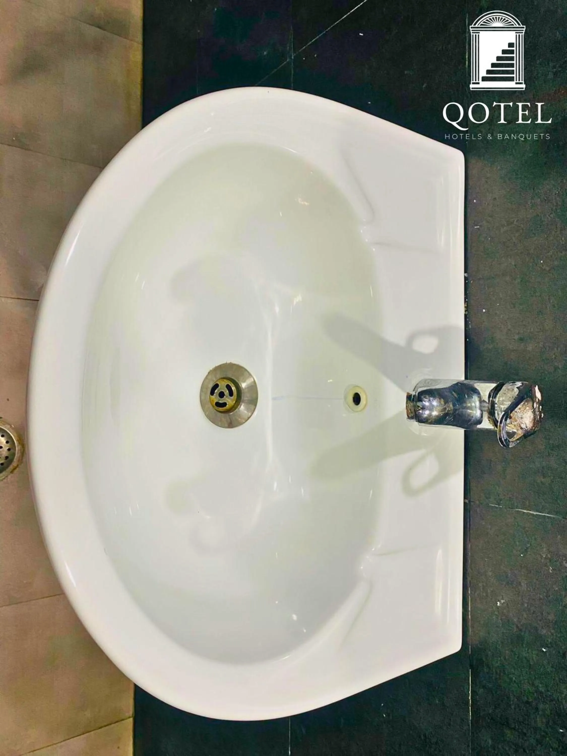 Bathroom in Qotel Hotel Rama Rohini Sector-24 Couple Friendly