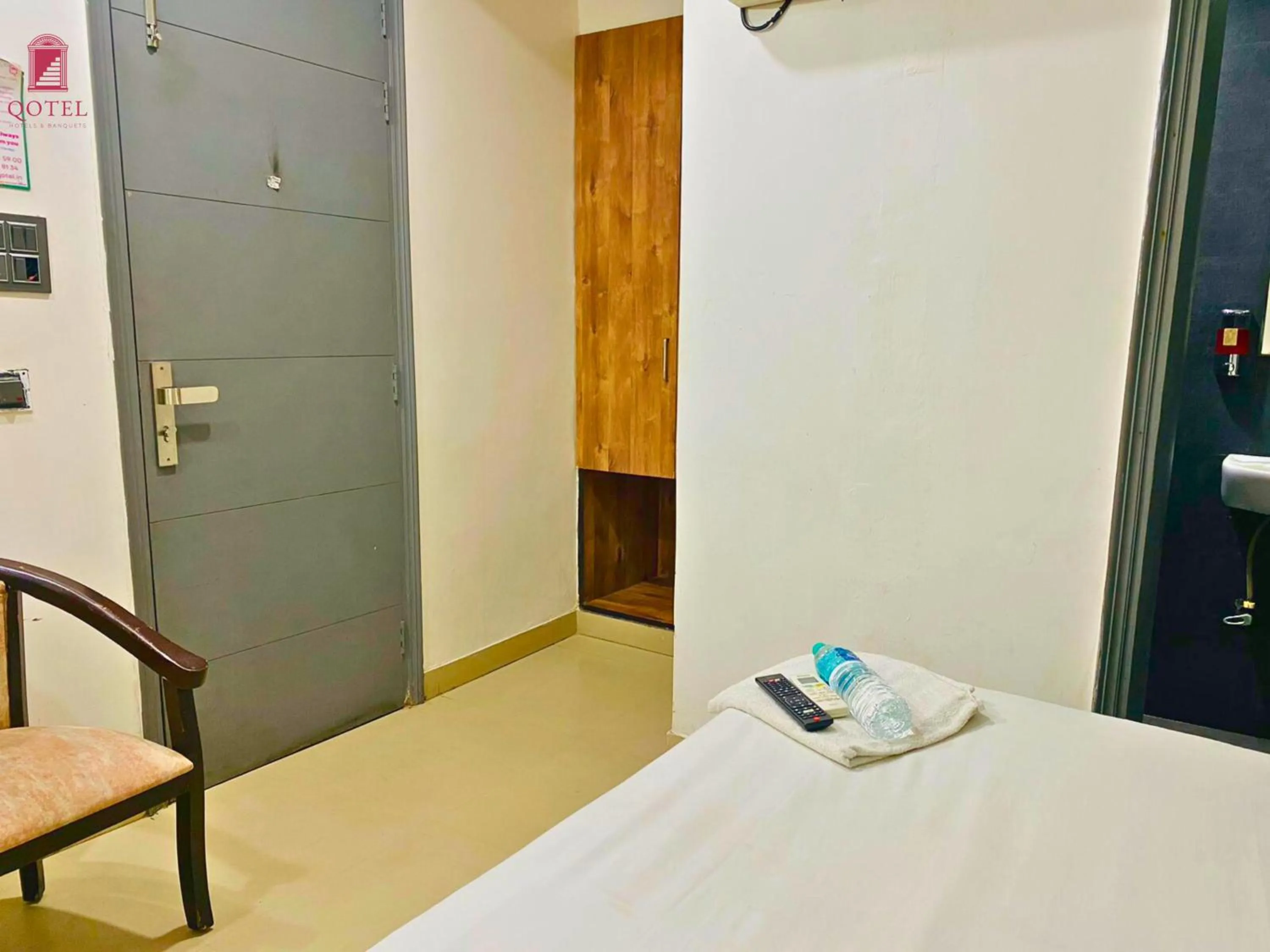 Bed in Qotel Hotel Rama Rohini Sector-24 Couple Friendly