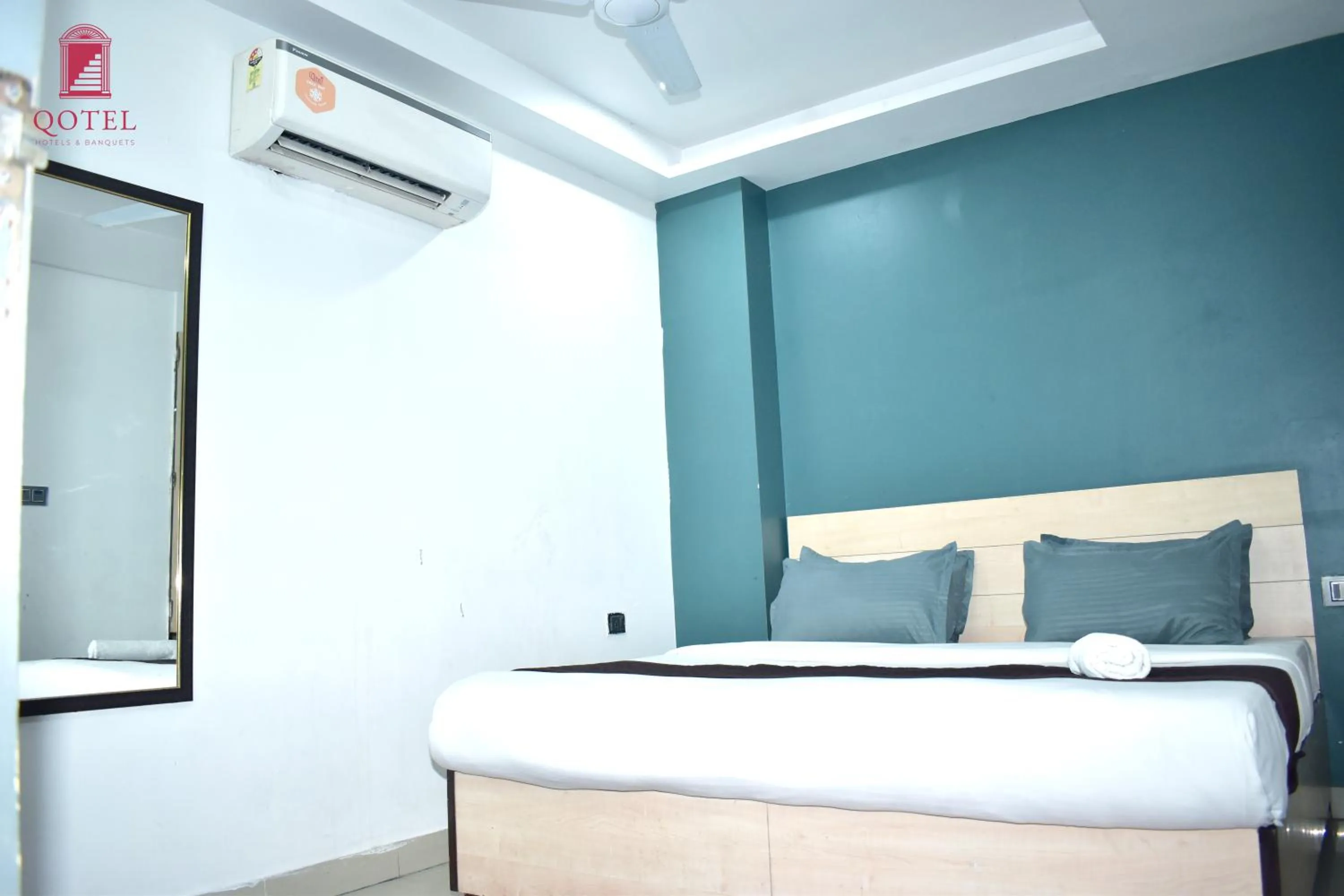 Bed in Qotel Hotel Rama Rohini Sector-24 Couple Friendly
