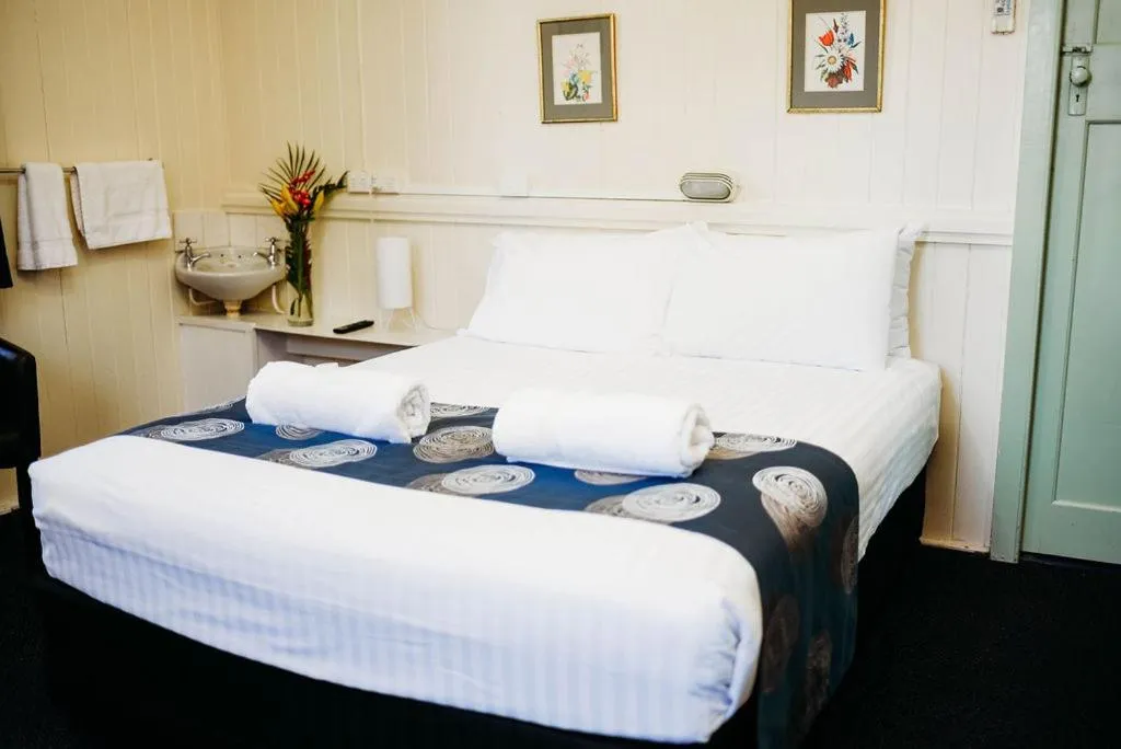 Bed in Maleny Hotel