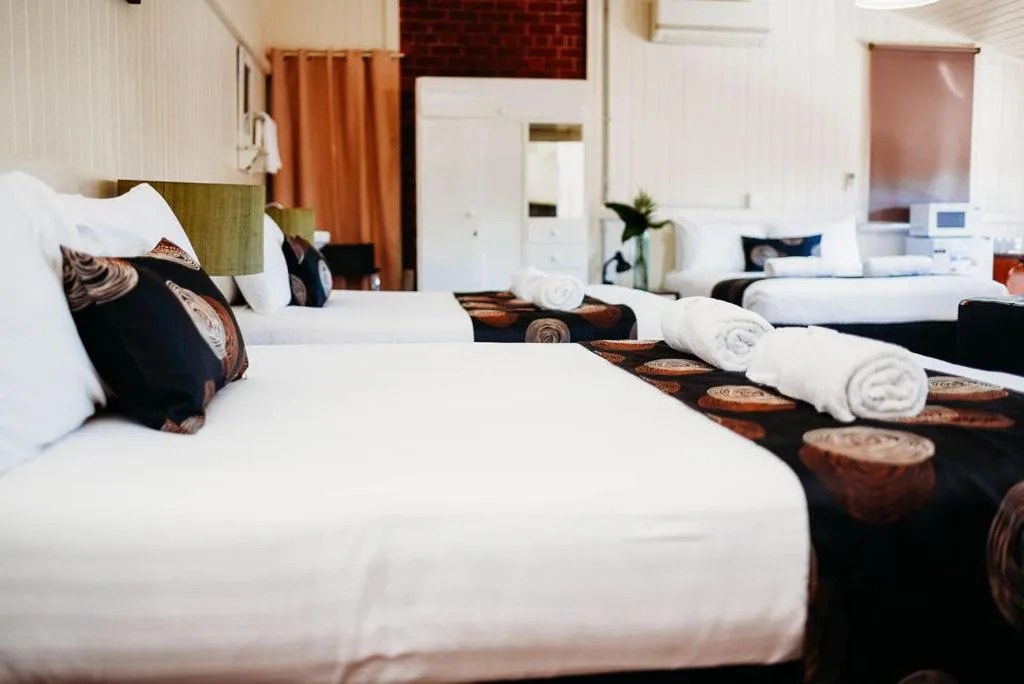 Family, Bed in Maleny Hotel