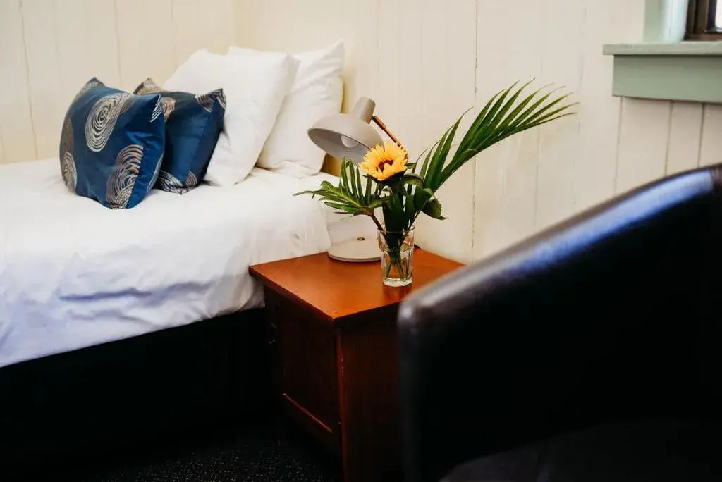 Twin Room with Shared Bathroom in Maleny Hotel Twin Room with Shared Bathroom in Maleny Hotel