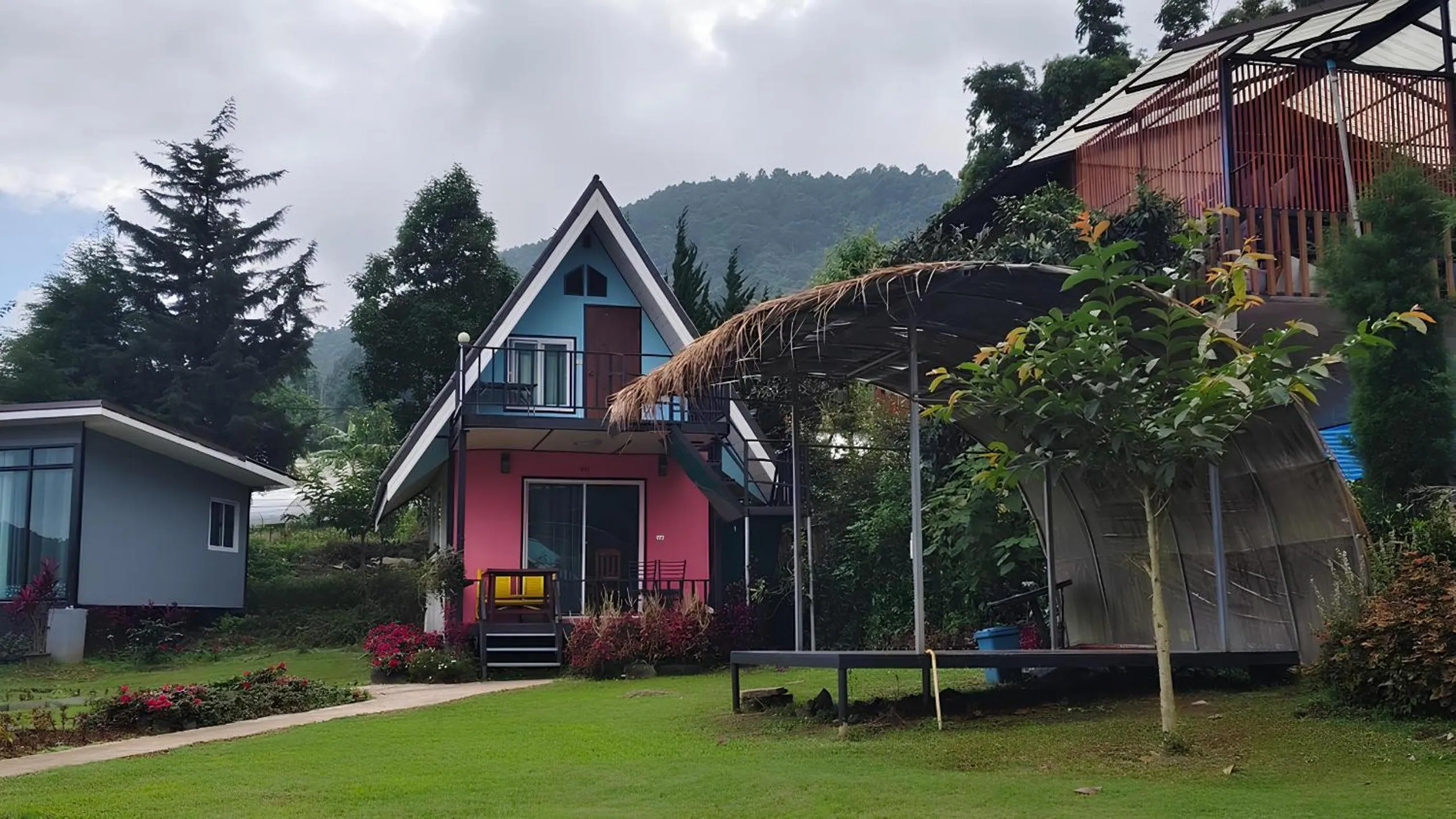 Property building in Inthanon Lao-Ju House