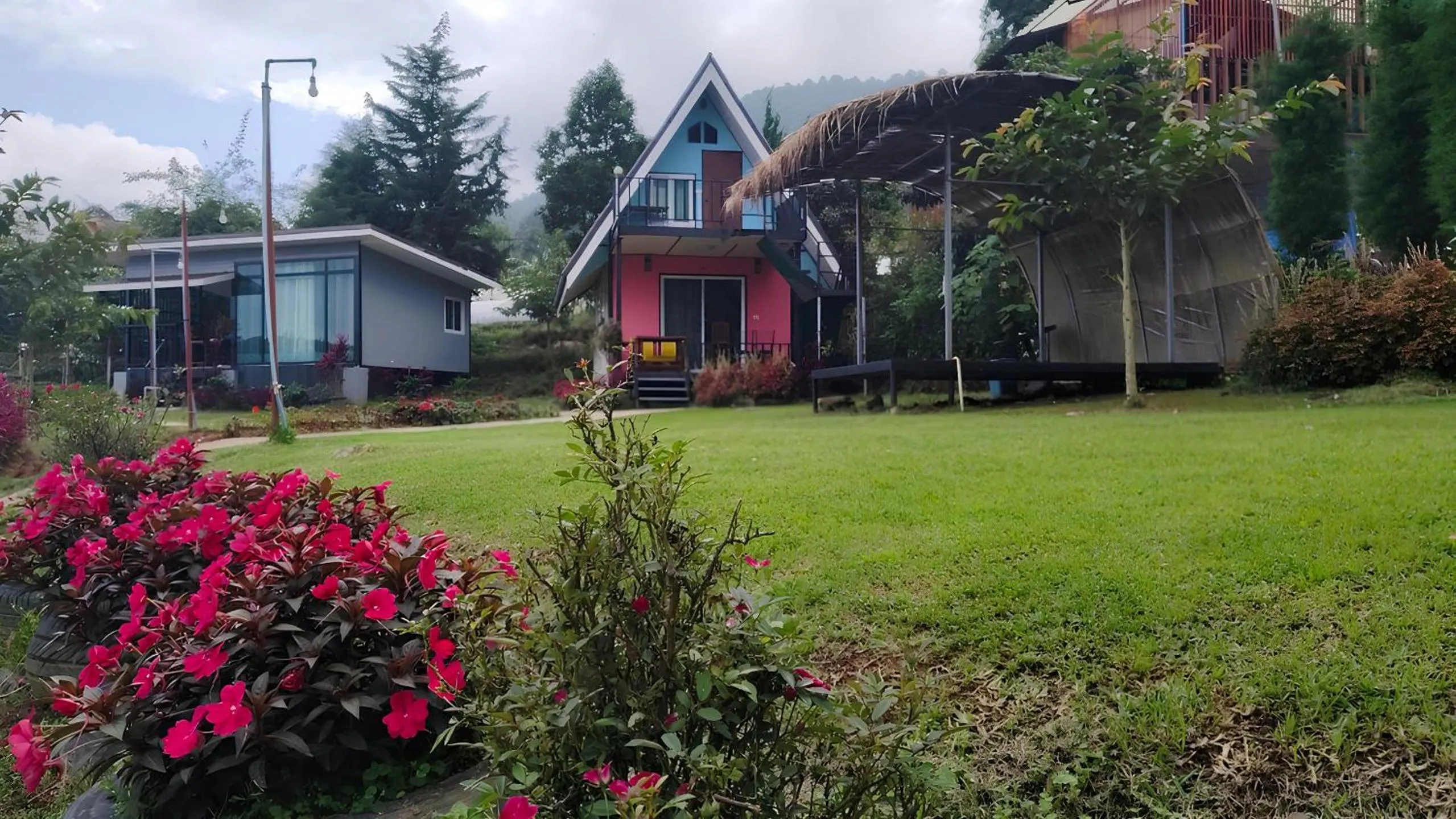 Property building in Inthanon Lao-Ju House