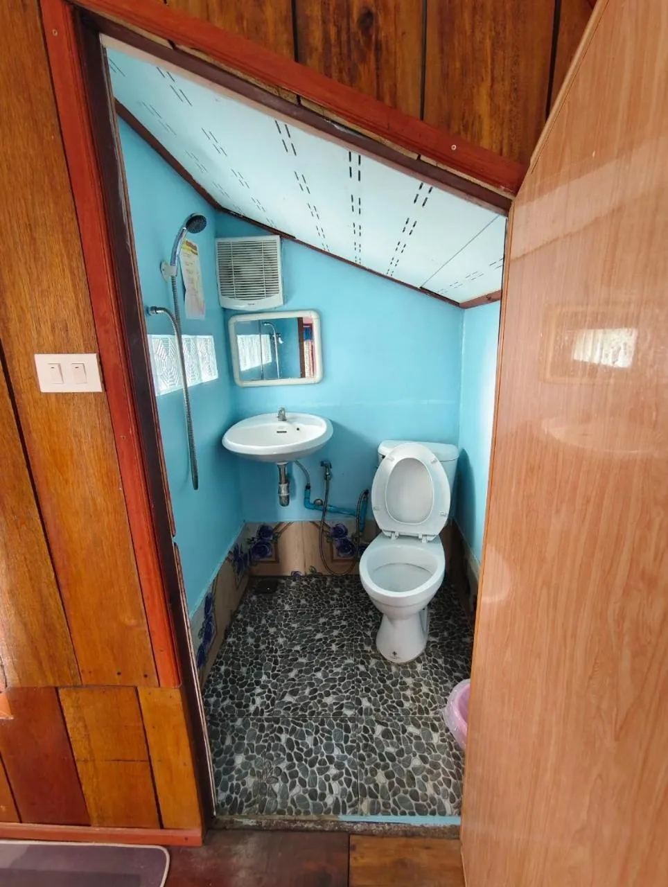 Toilet in Inthanon Lao-Ju House