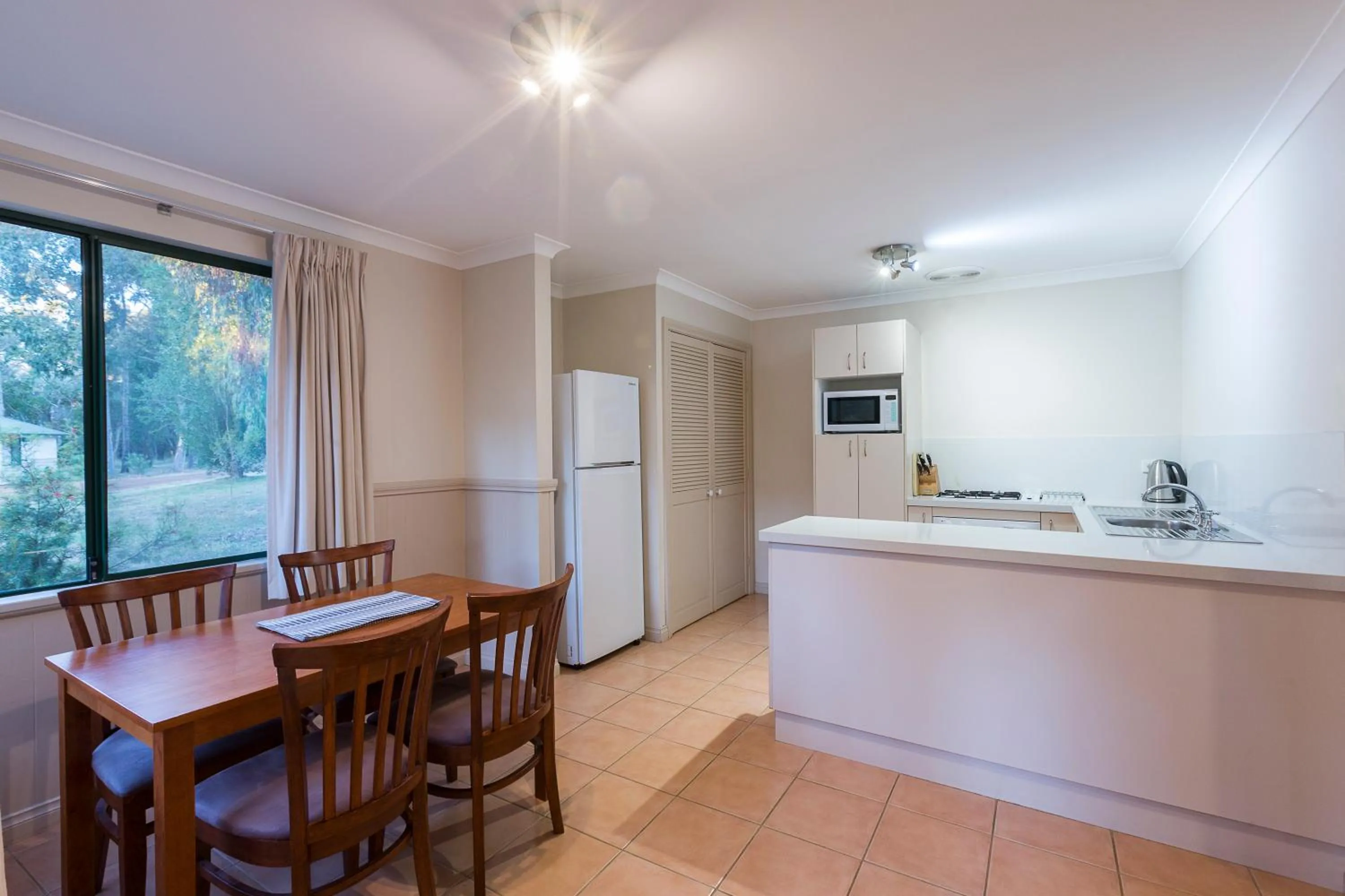 Dining area in Bushy Lake Chalets
