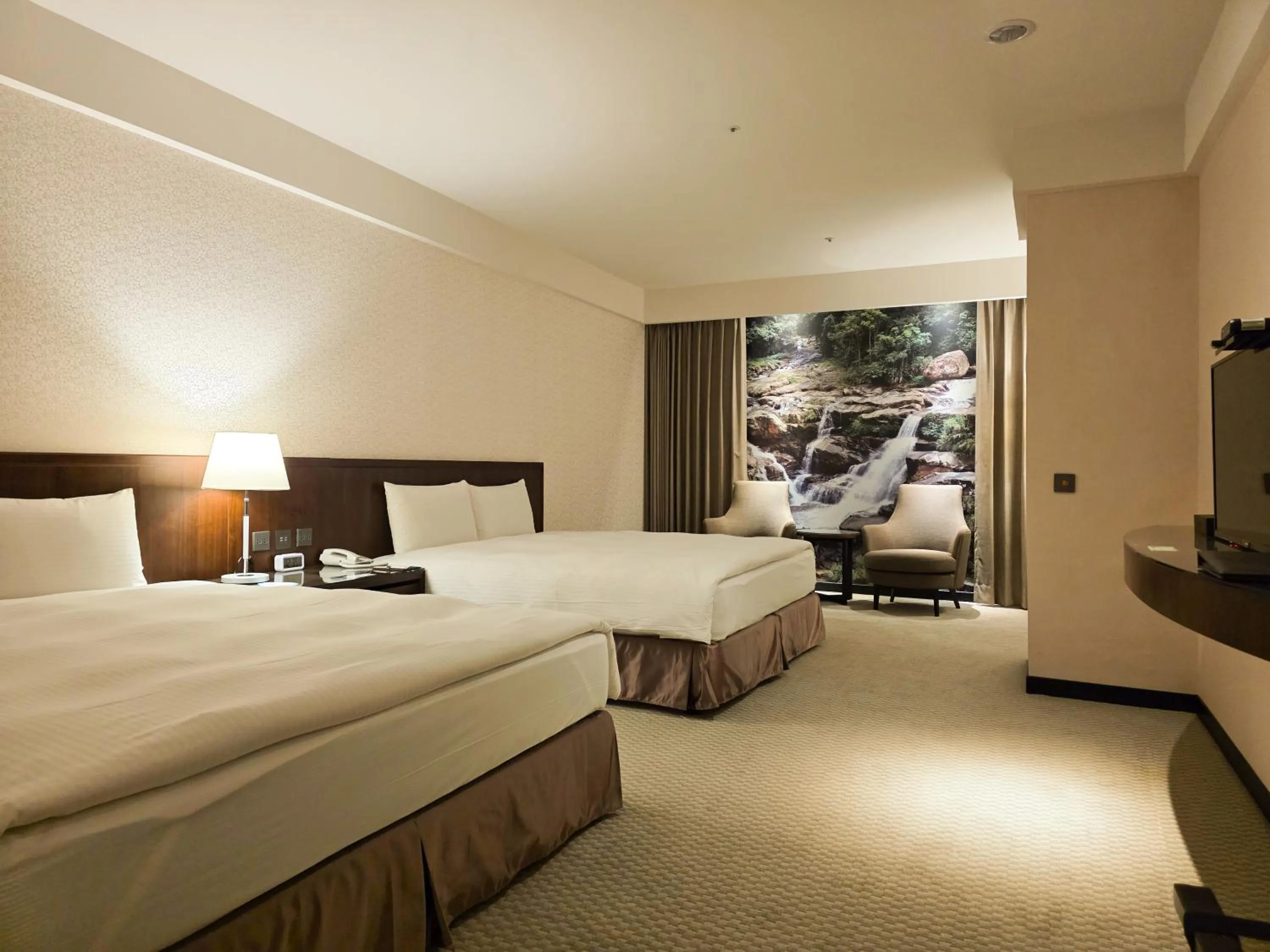 Bed in 雀客旅館台中來來