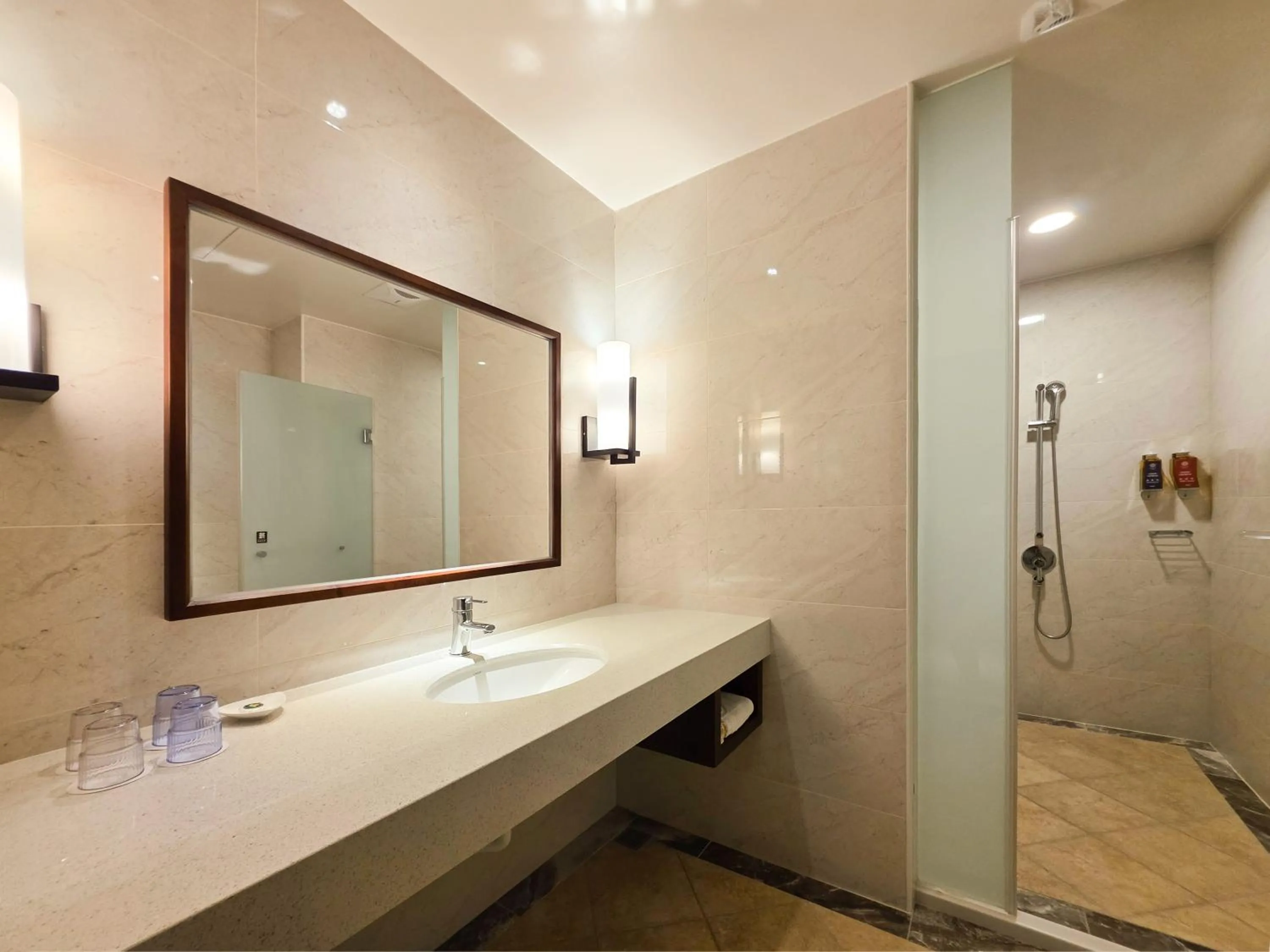 雀客旅館台中來來